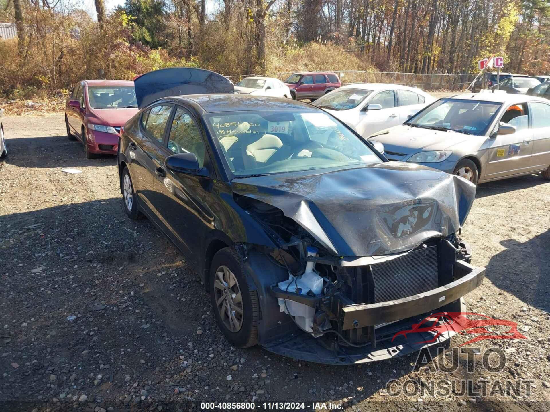 HYUNDAI ELANTRA 2018 - KMHD74LF7JU442560