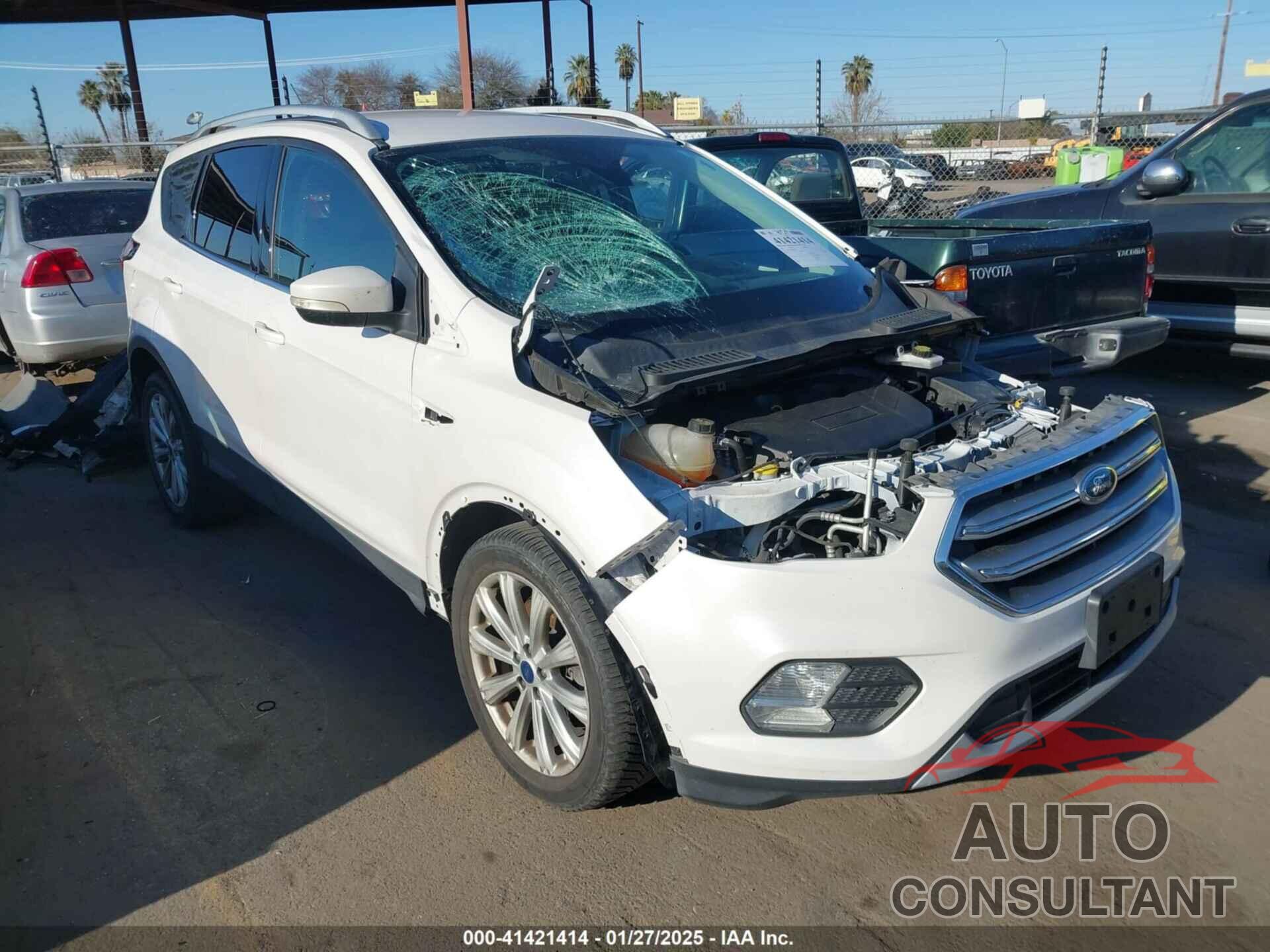 FORD ESCAPE 2017 - 1FMCU0J92HUE74630
