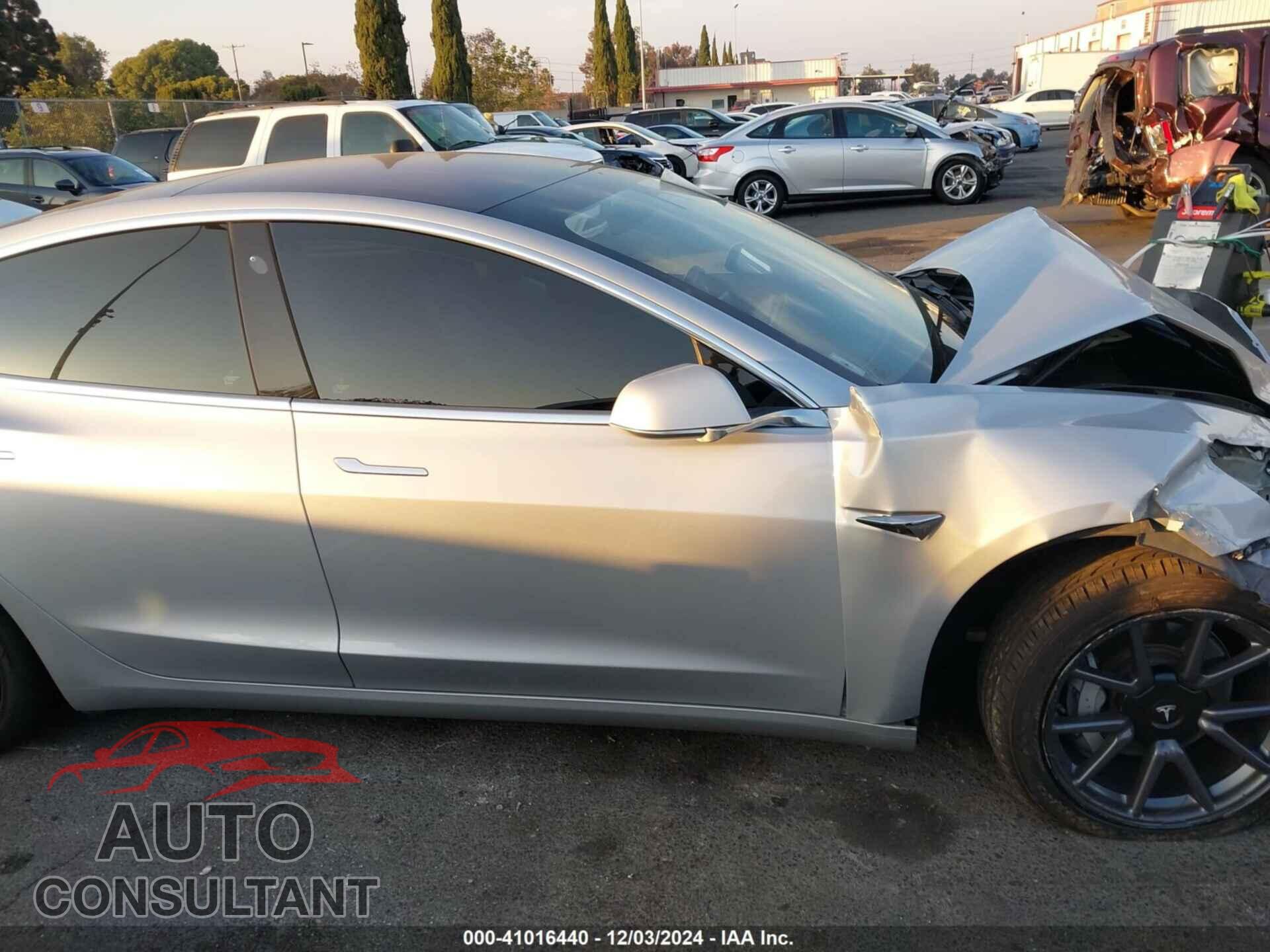 TESLA MODEL 3 2018 - 5YJ3E1EAXJF036285