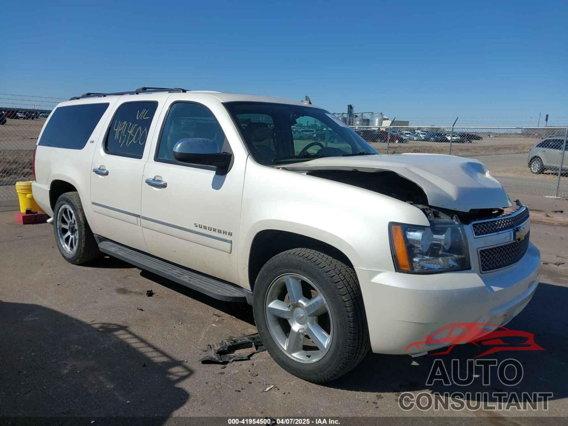 CHEVROLET SUBURBAN 1500 2013 - 1GNSKKE79DR109201