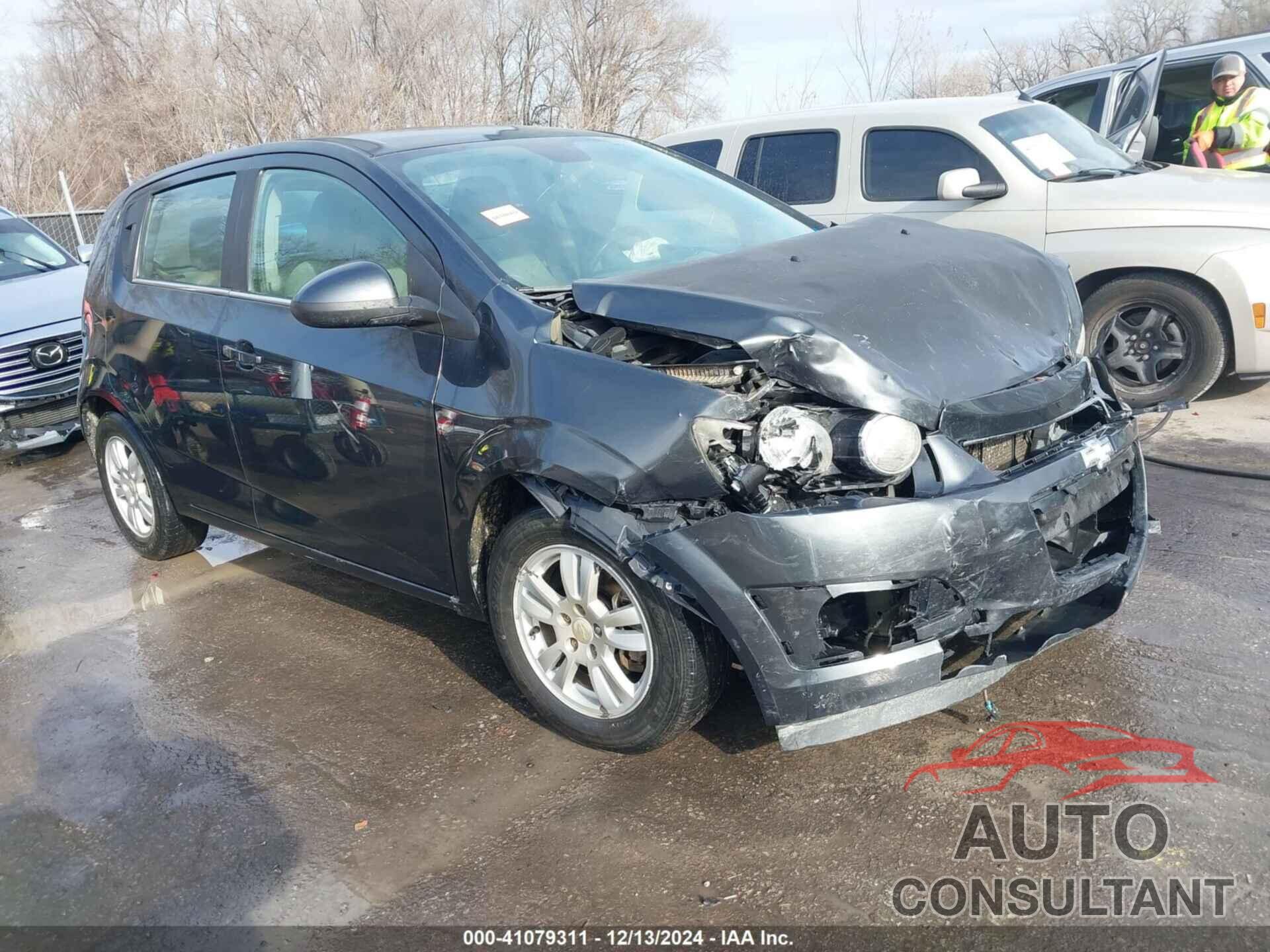 CHEVROLET SONIC 2015 - 1G1JC6SH1F4110101