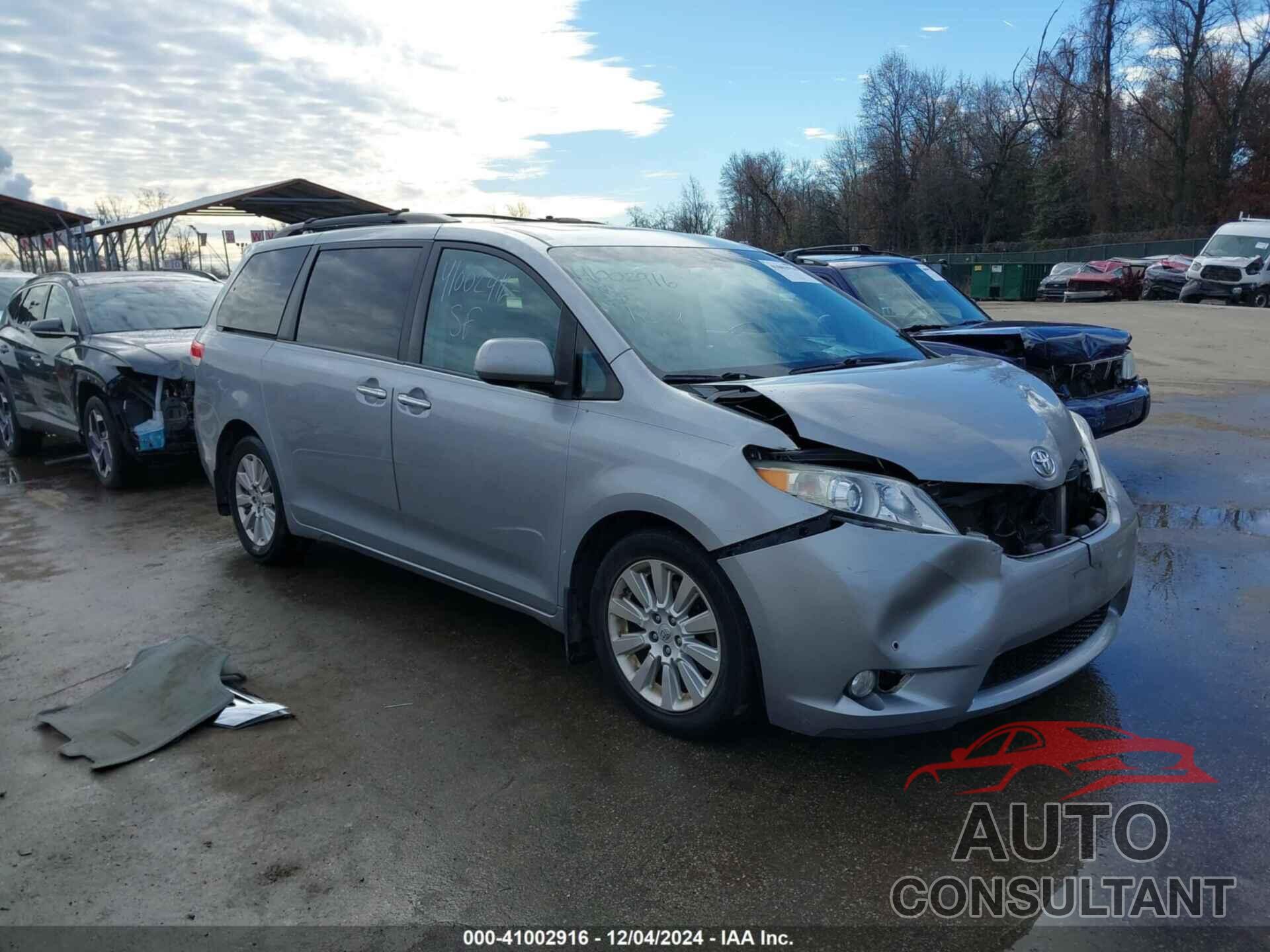 TOYOTA SIENNA 2011 - 5TDYK3DC6BS073926