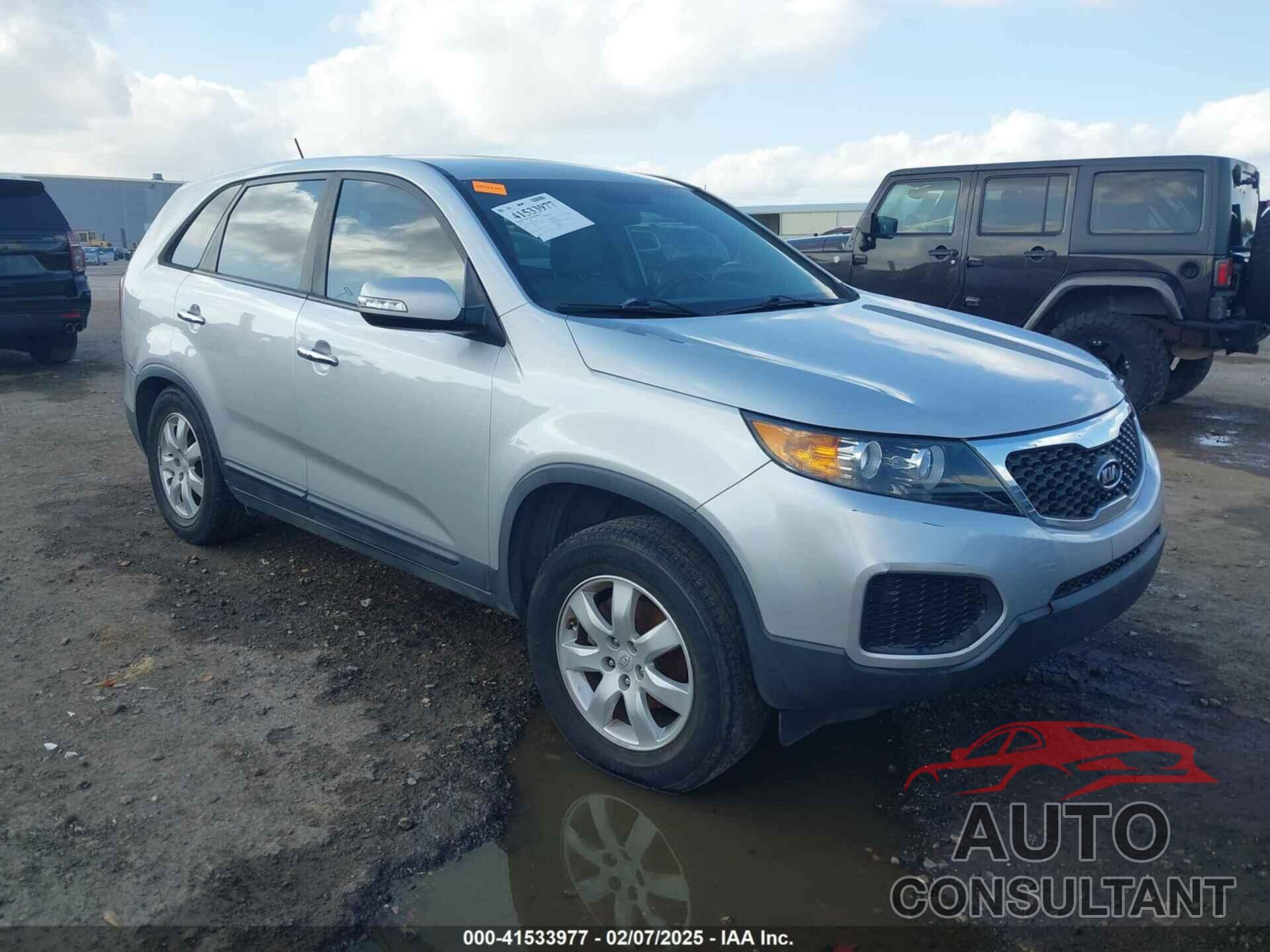KIA SORENTO 2011 - 5XYKT3A15BG007354