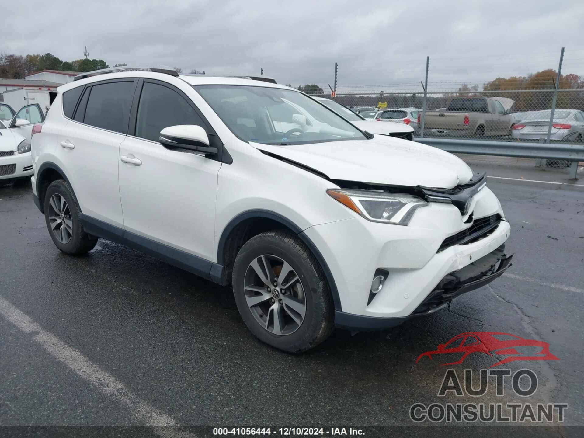 TOYOTA RAV4 2017 - JTMRFREV6HJ716907