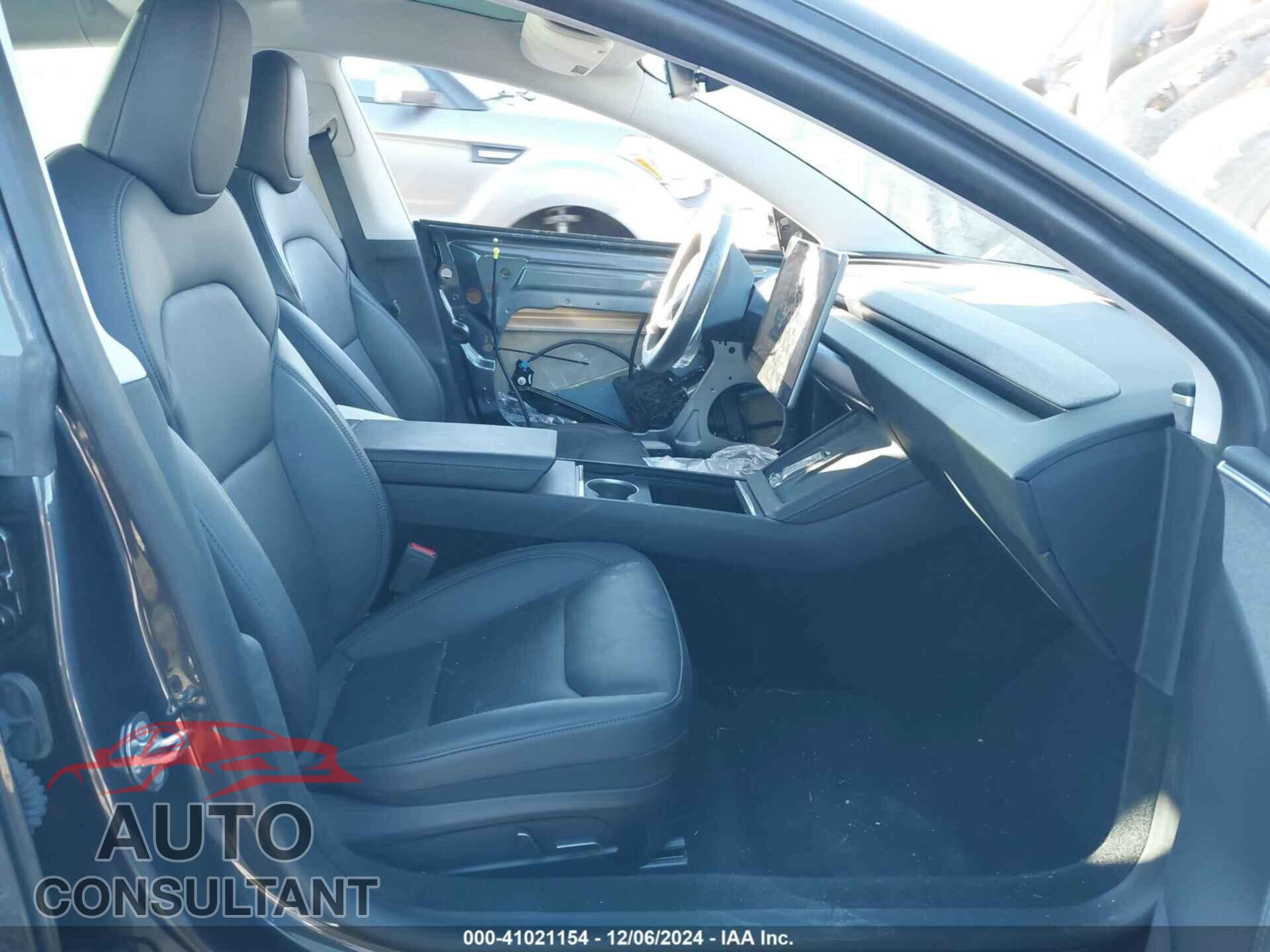 TESLA MODEL 3 2024 - 5YJ3E1EA9RF741395