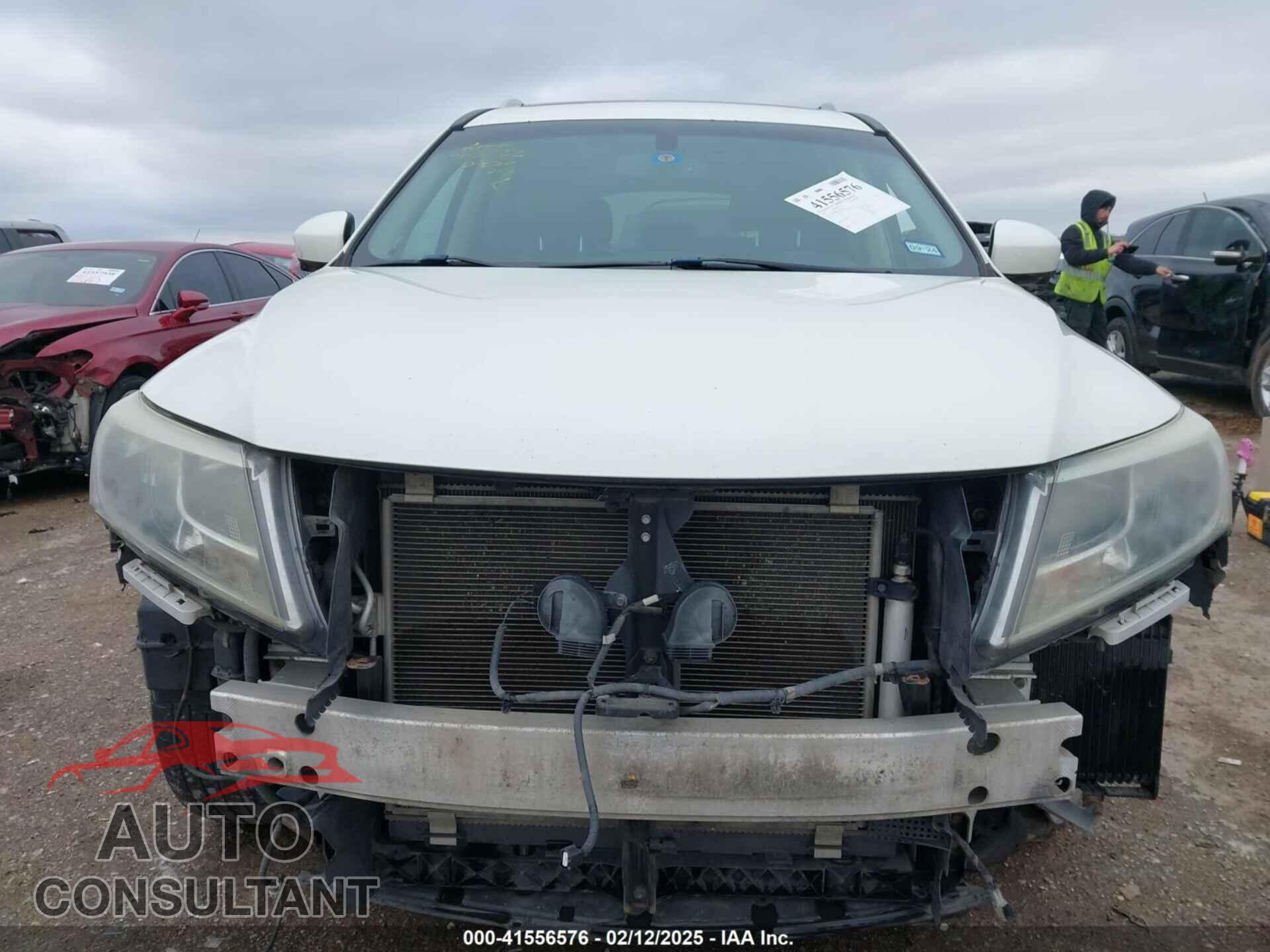 NISSAN PATHFINDER 2015 - 5N1AR2MM7FC611097
