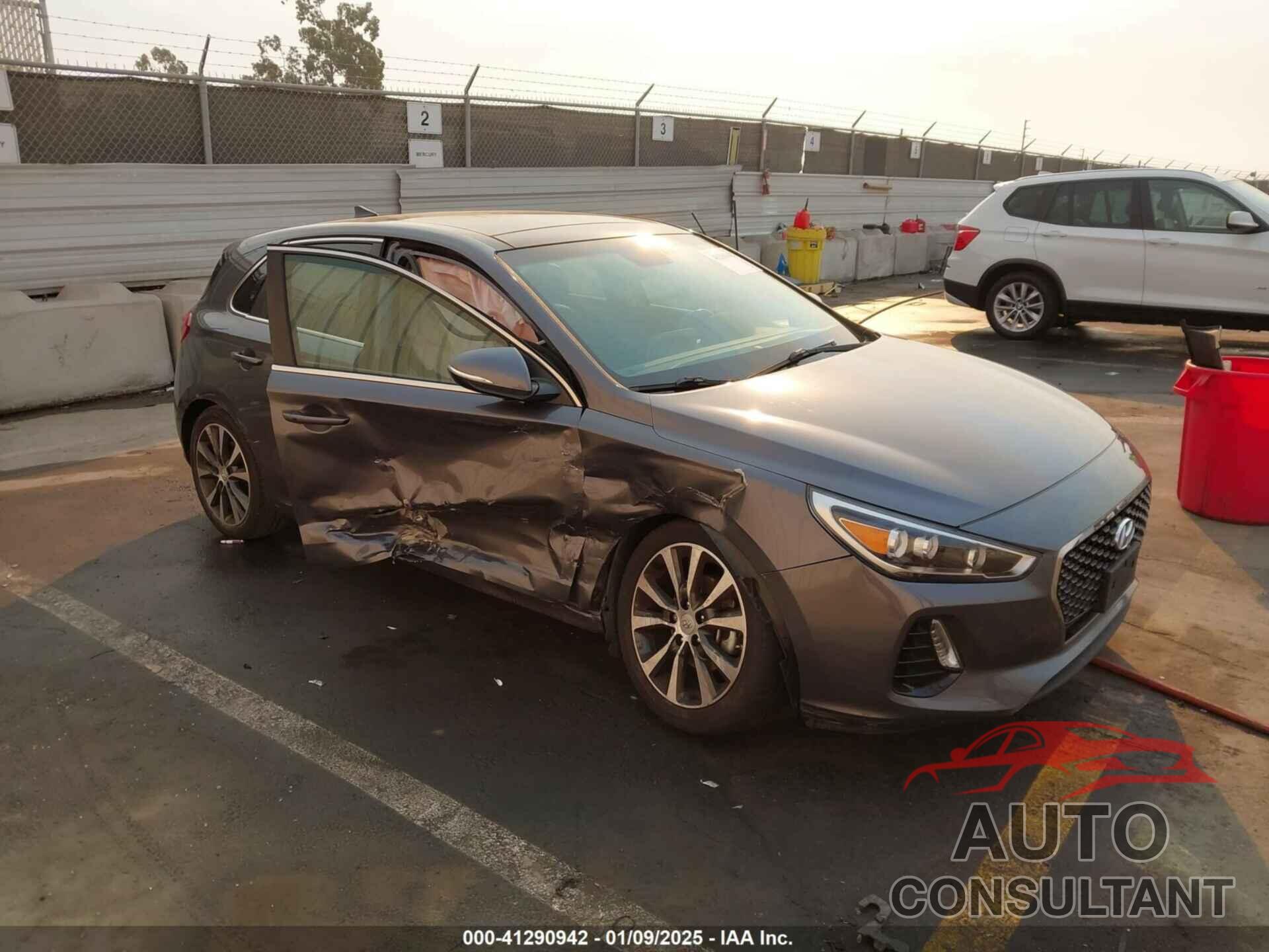 HYUNDAI ELANTRA GT 2018 - KMHH35LE9JU042154