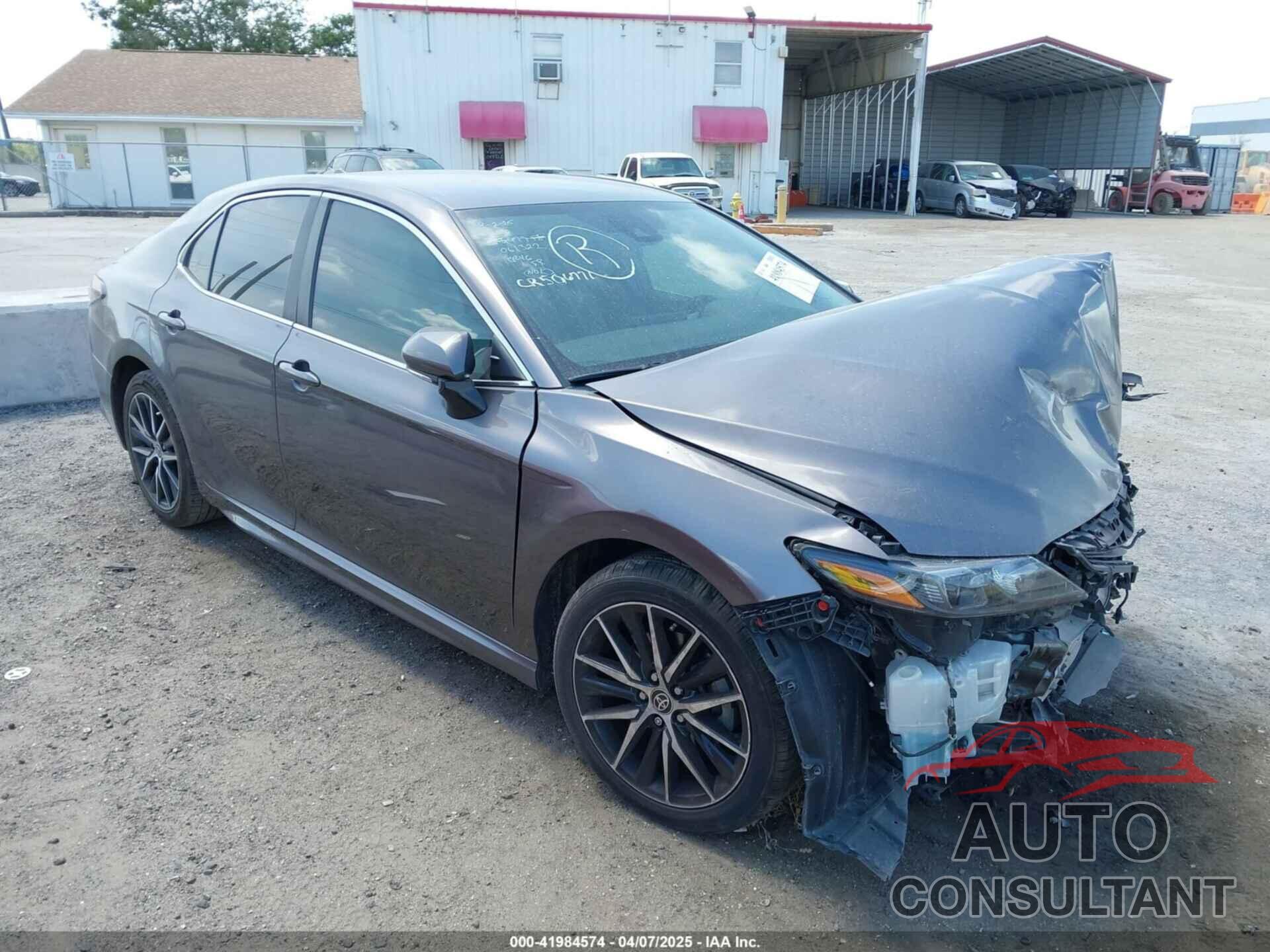 TOYOTA CAMRY 2022 - 4T1G11AKXNU061322