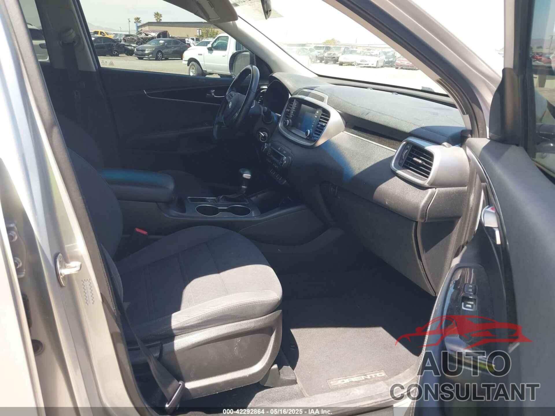 KIA SORENTO 2019 - 5XYPG4A51KG596857