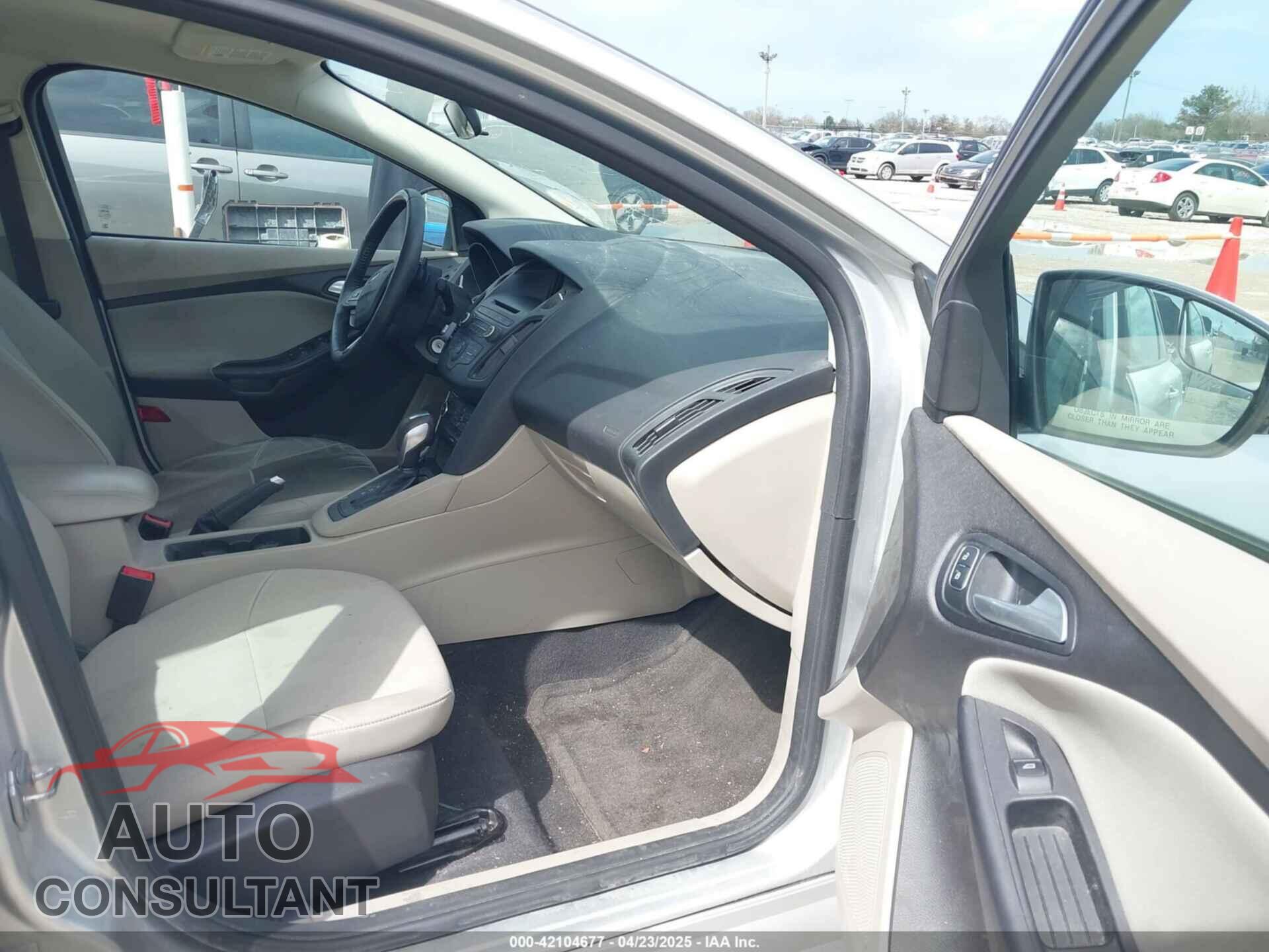 FORD FOCUS 2015 - 1FADP3F2XFL247529