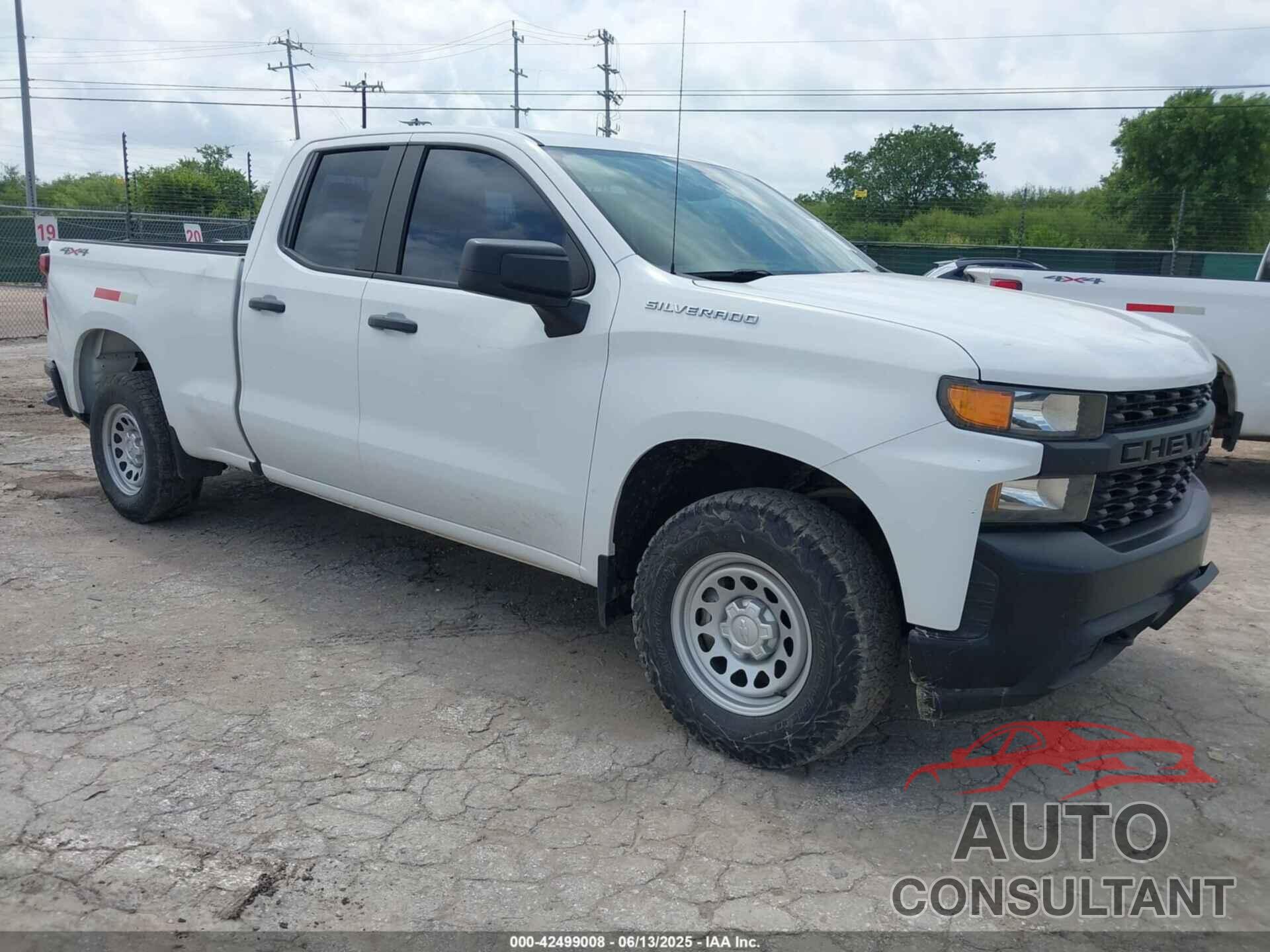 CHEVROLET SILVERADO 1500 2021 - 1GCRYAEF0MZ217181