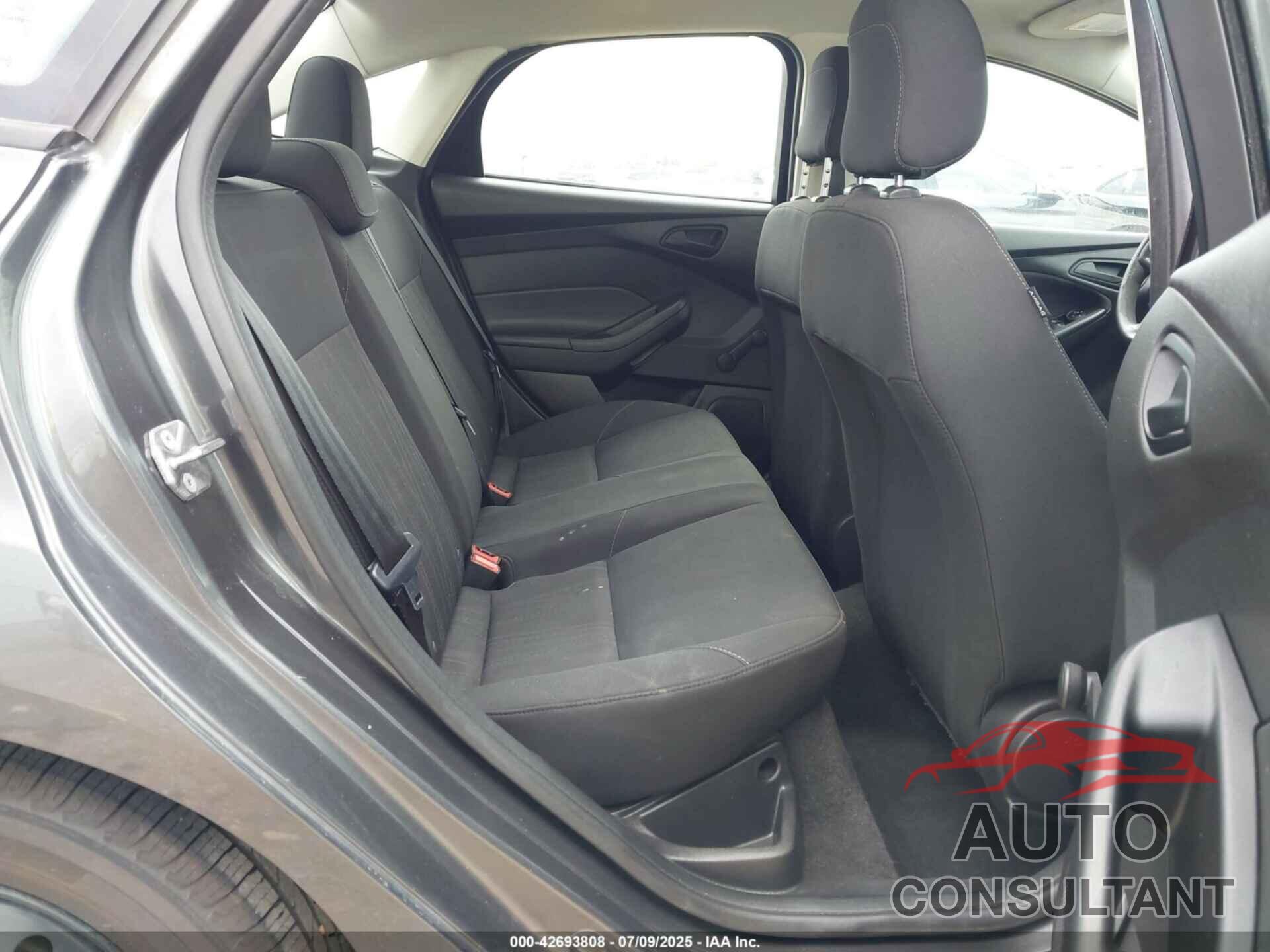 FORD FOCUS 2018 - 1FADP3E21JL244125