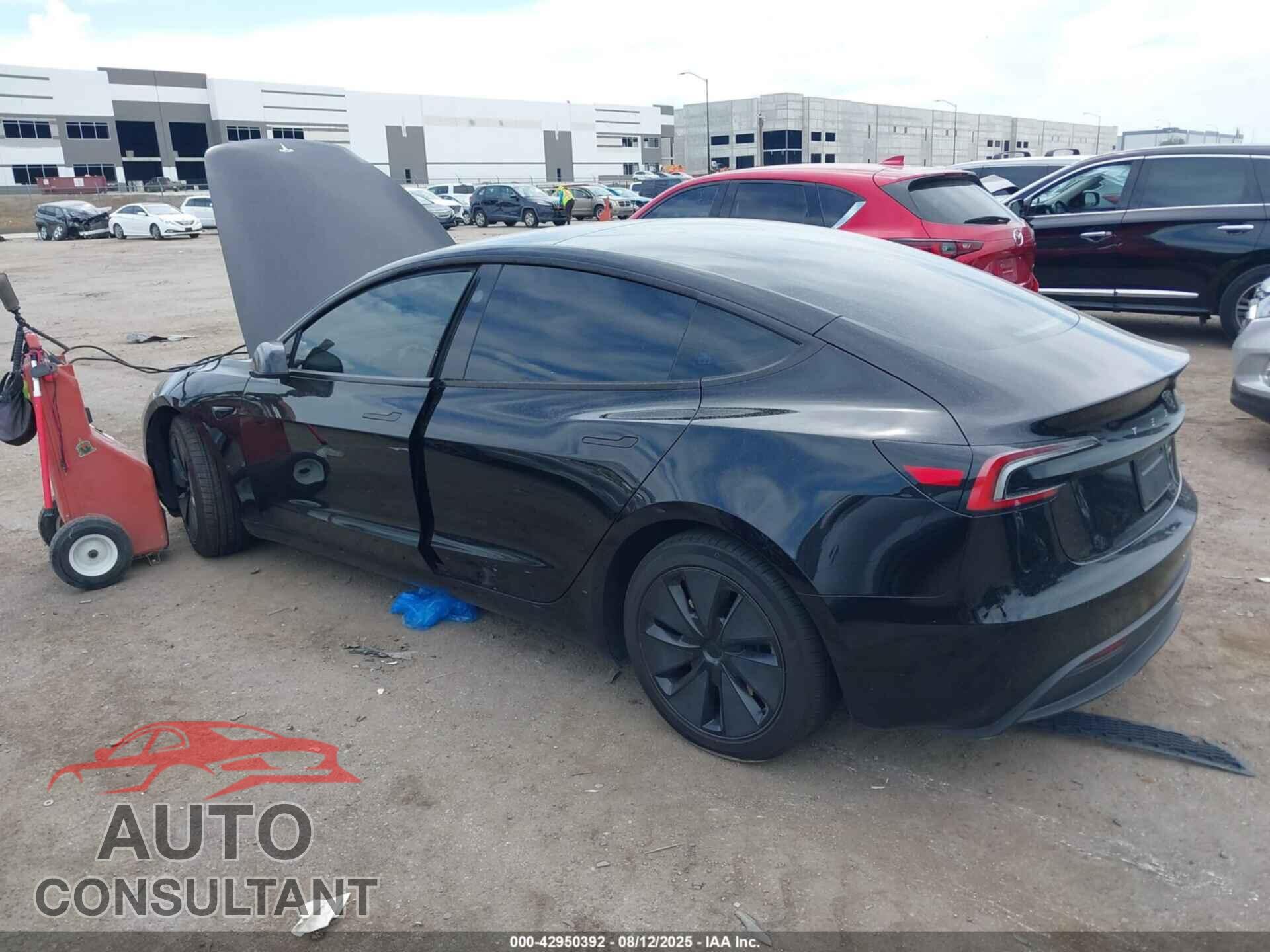 TESLA MODEL 3 2024 - 5YJ3E1EA7RF749592