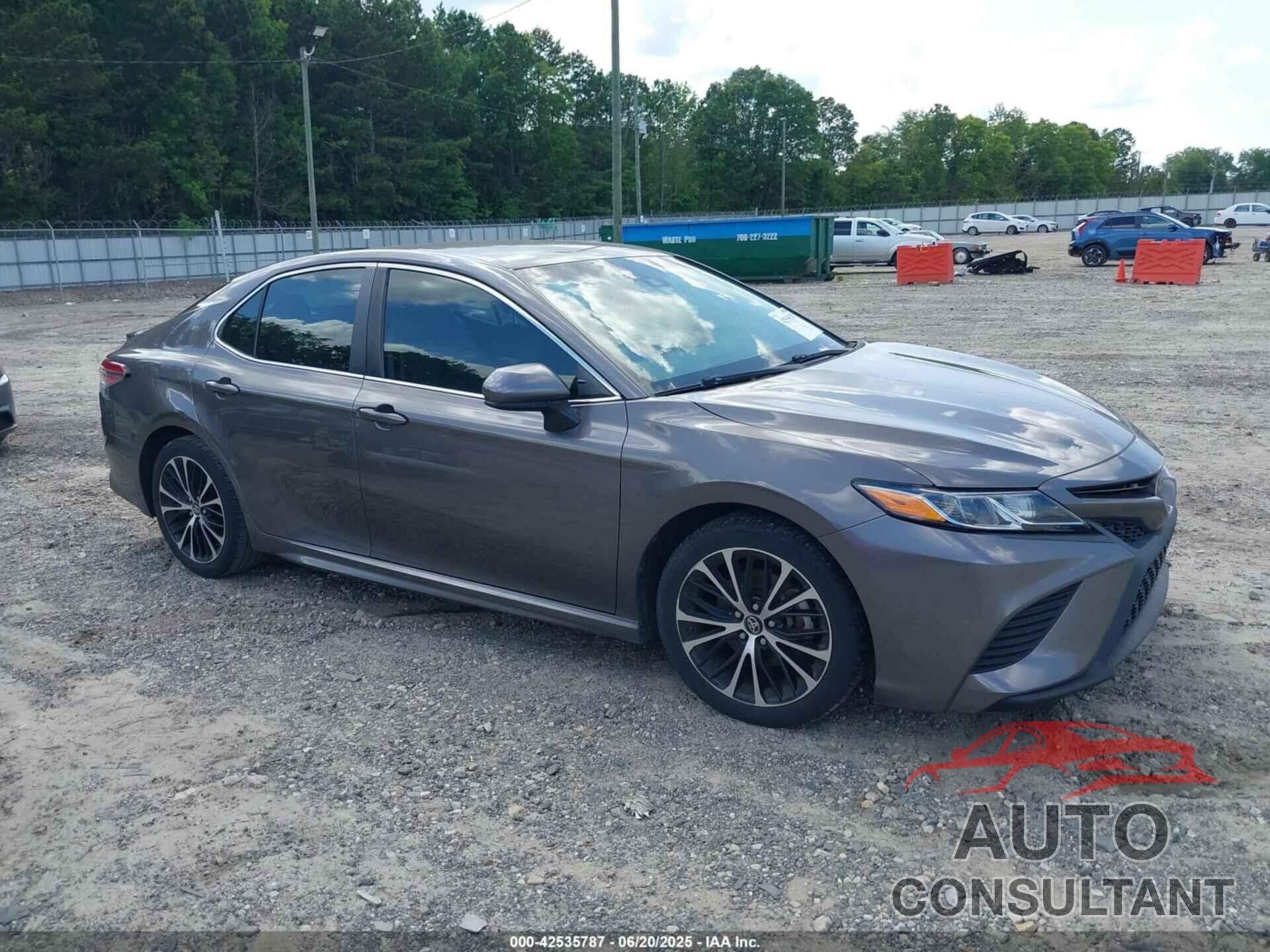 TOYOTA CAMRY 2018 - 4T1B11HK8JU085628