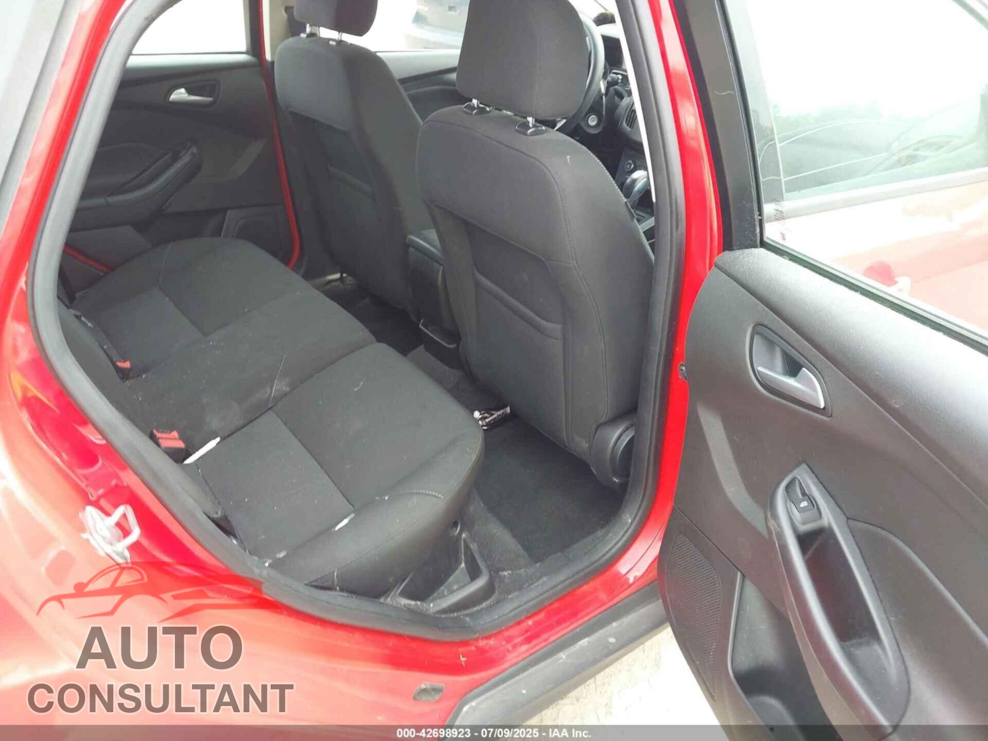 FORD FOCUS 2015 - 1FADP3K26FL376647