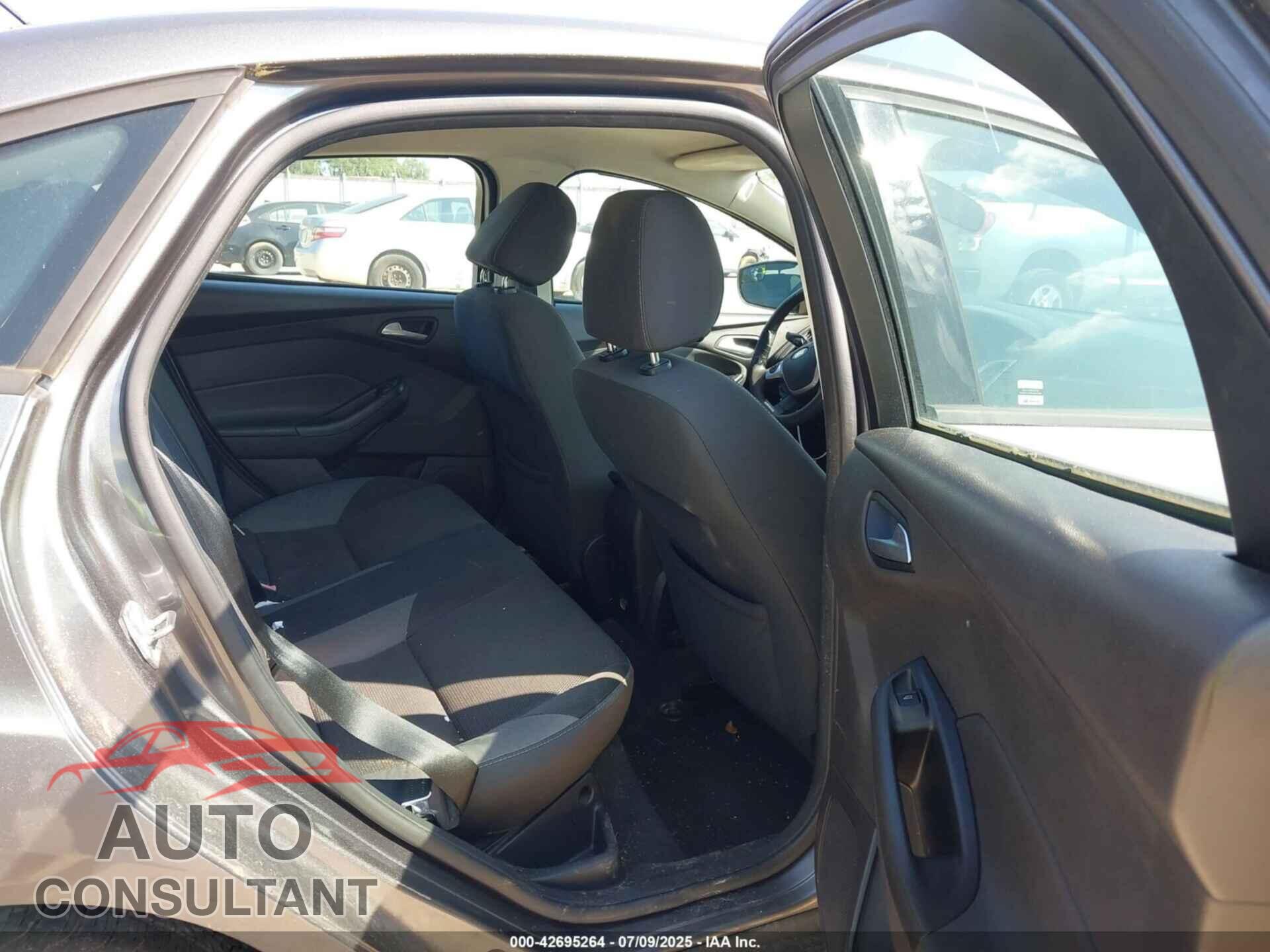 FORD FOCUS 2014 - 1FADP3F2XEL173043