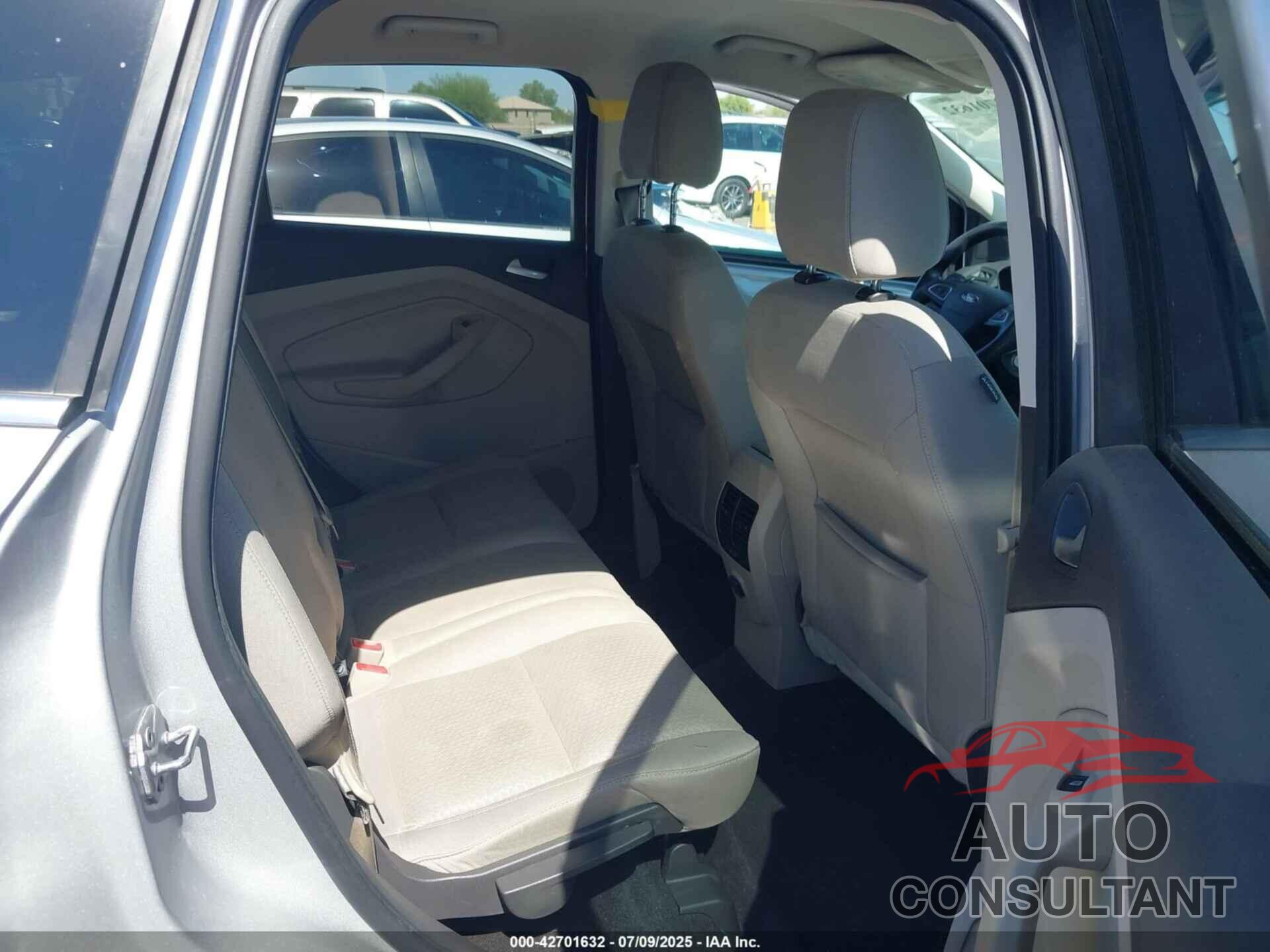 FORD ESCAPE 2017 - 1FMCU0GD2HUA54569
