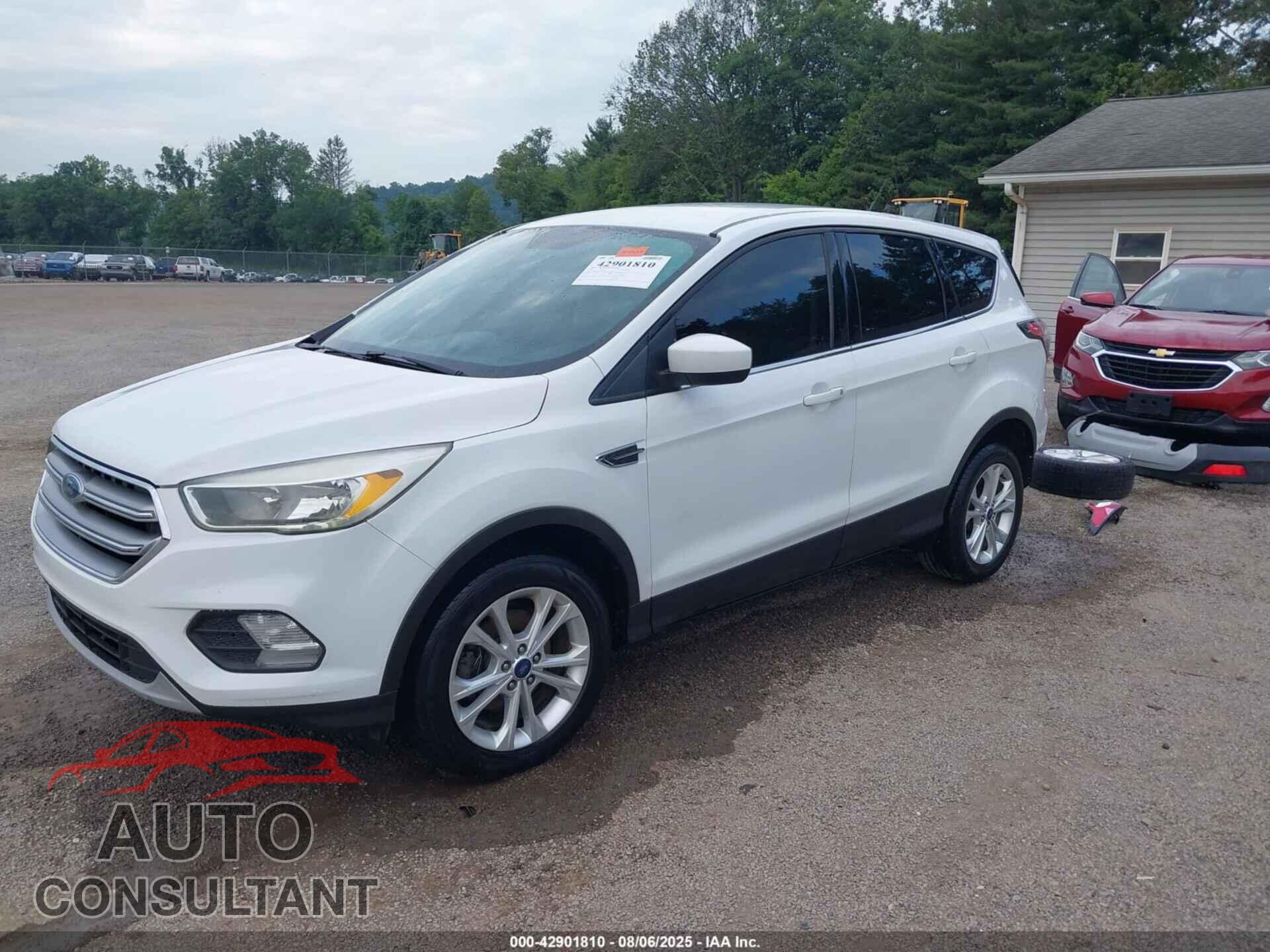 FORD ESCAPE 2017 - 1FMCU0GD5HUB49014
