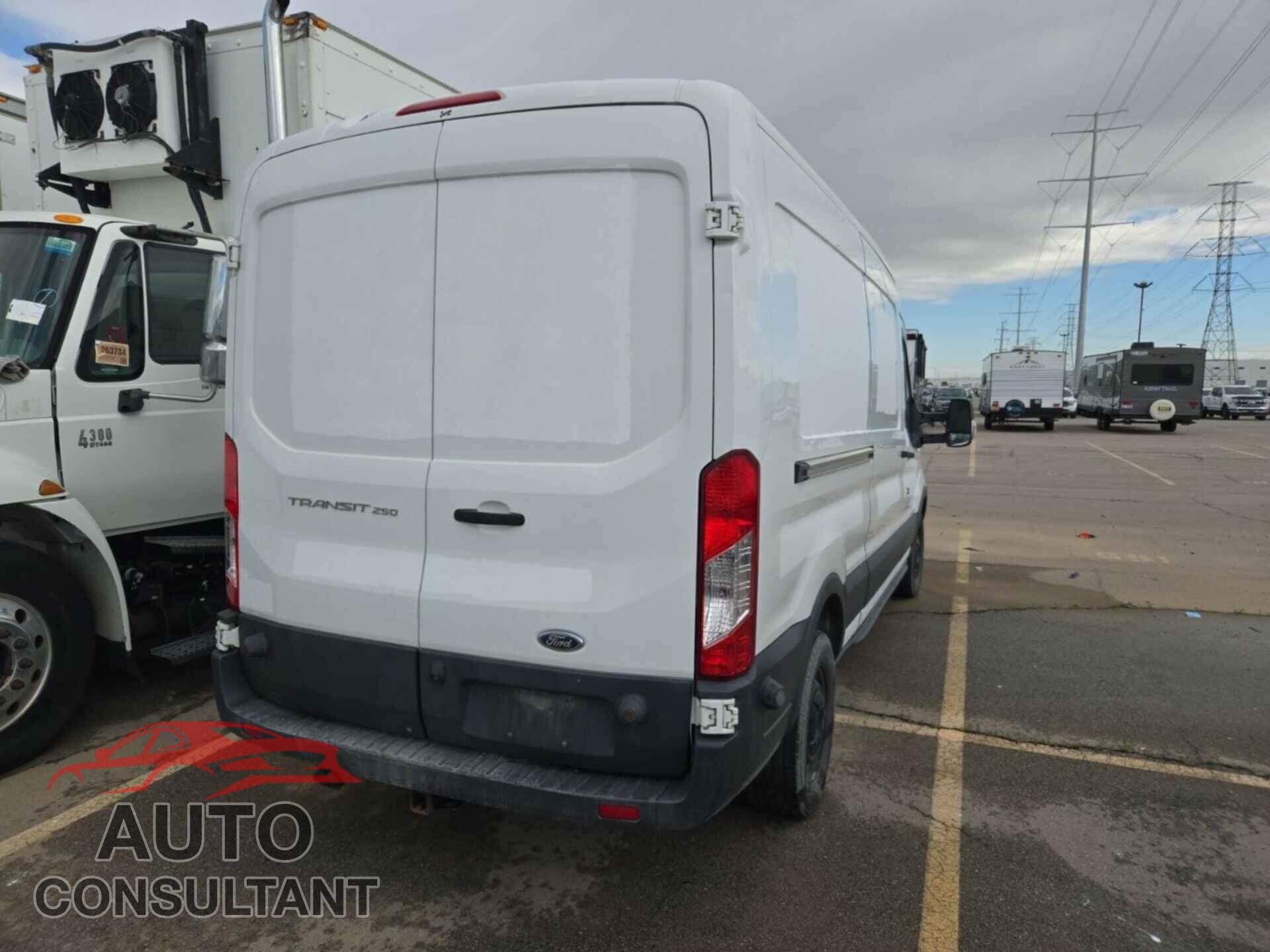 FORD TRANSIT-250 2015 - 1FTNR2CM1FKA71758