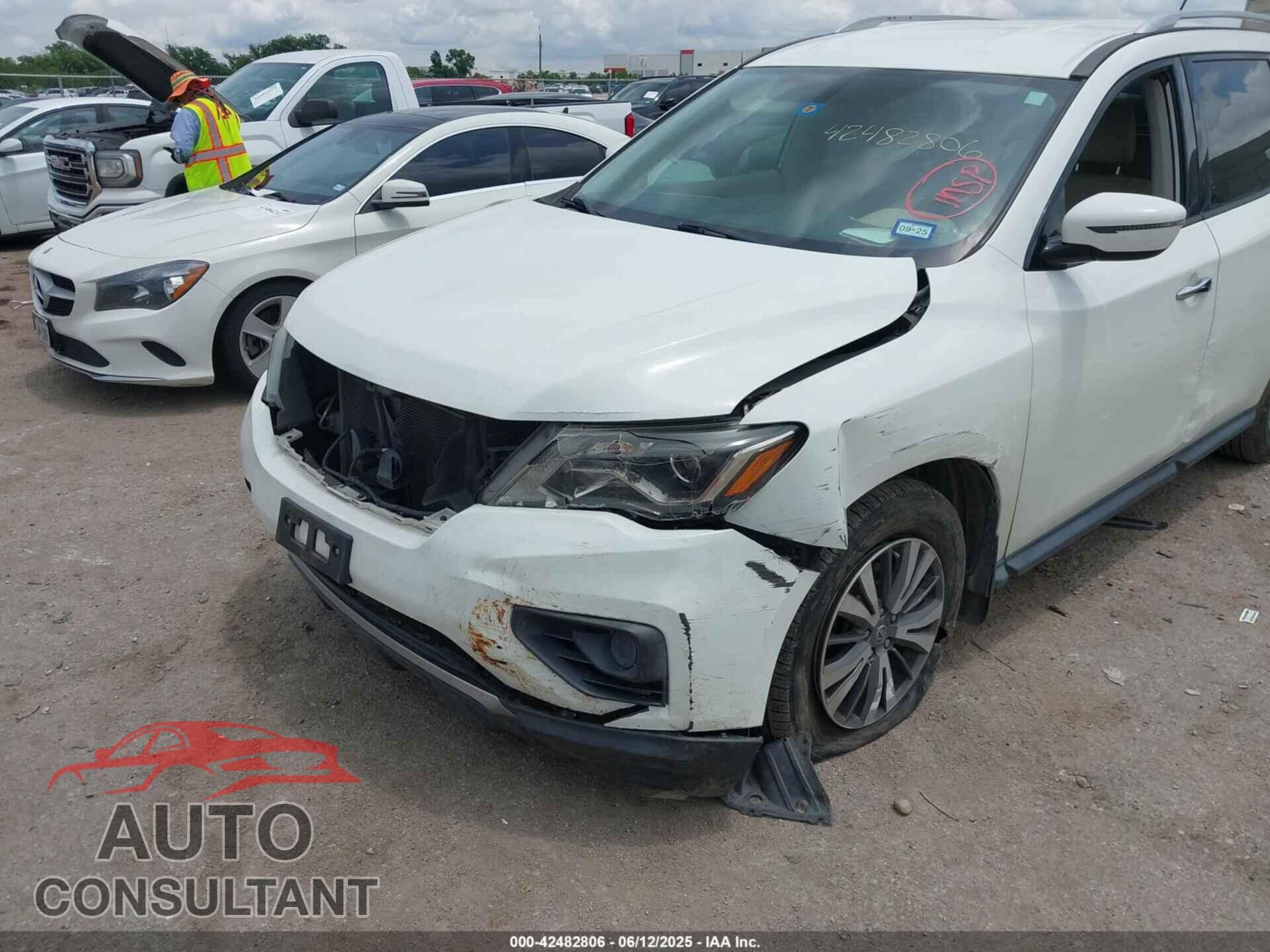 NISSAN PATHFINDER 2017 - 5N1DR2MN7HC684513