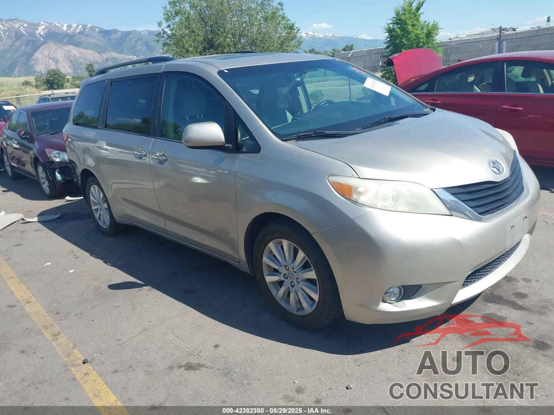 TOYOTA SIENNA 2015 - 5TDDK3DC3FS101458