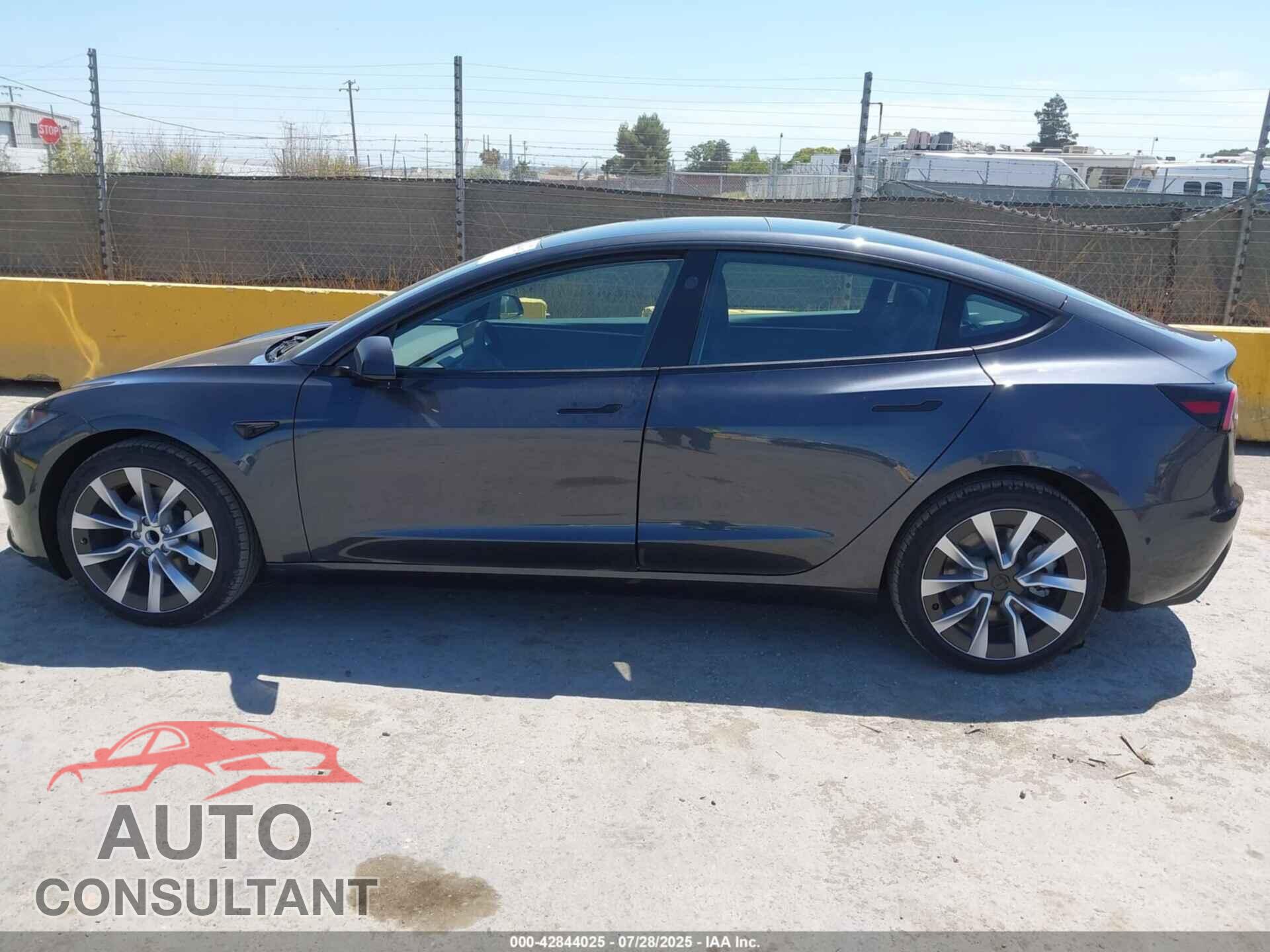 TESLA MODEL 3 2025 - 5YJ3E1EAXSF038636