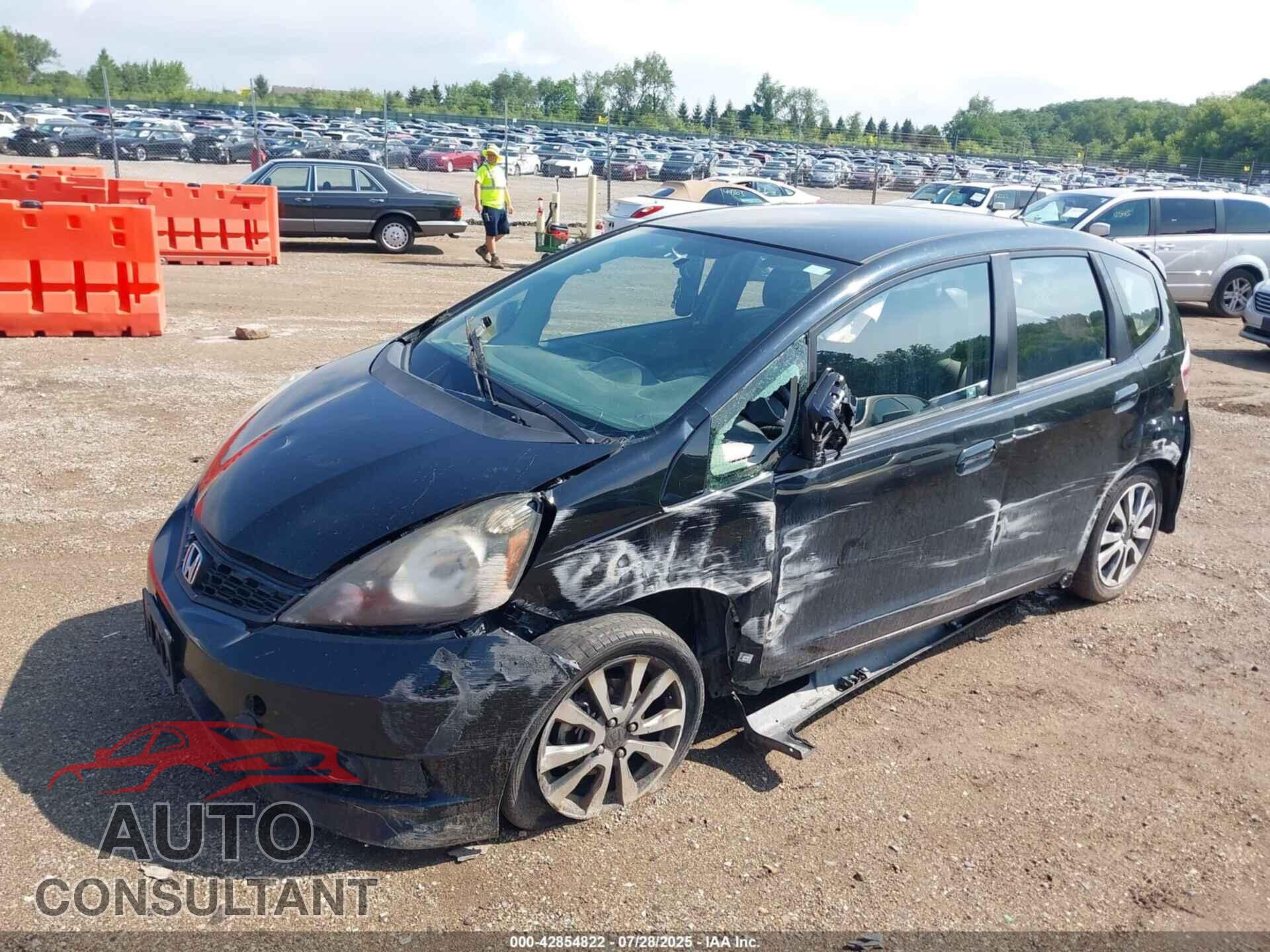 HONDA FIT 2013 - JHMGE8H54DC037845
