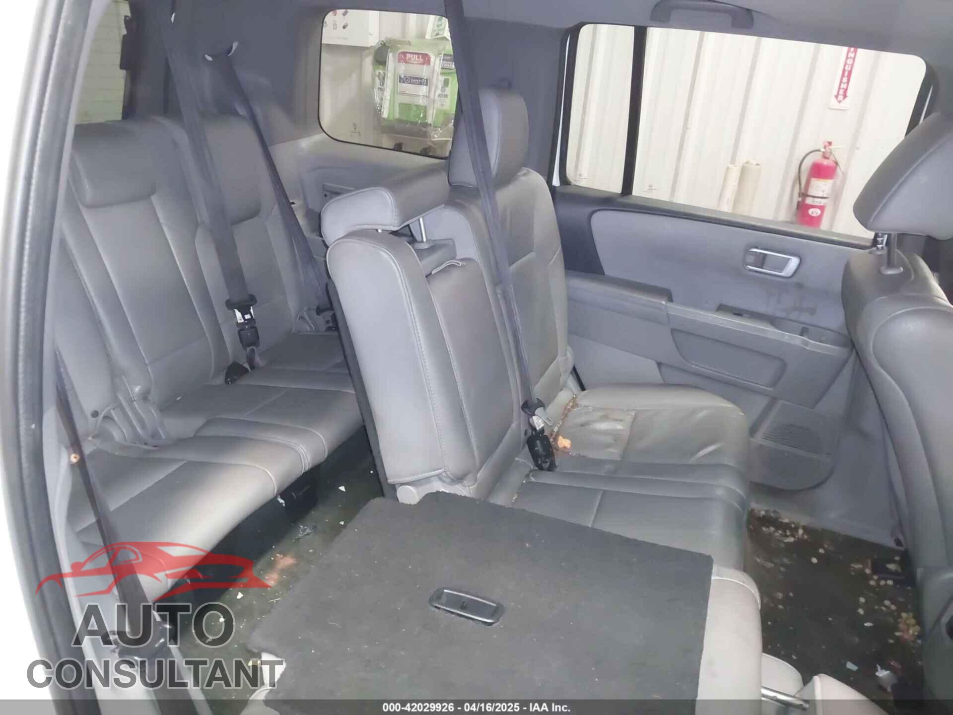 HONDA PILOT 2015 - 5FNYF4H51FB019501