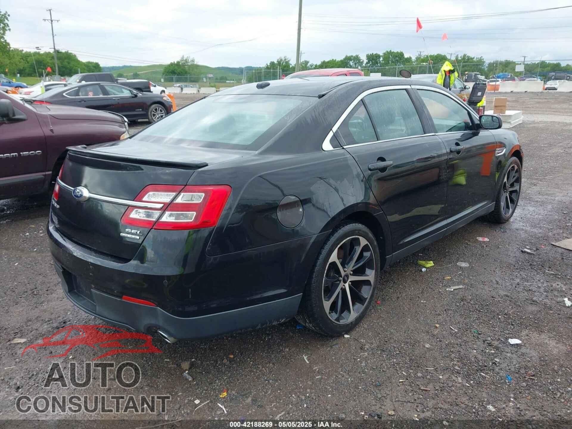 FORD TAURUS 2015 - 1FAHP2E81FG116032