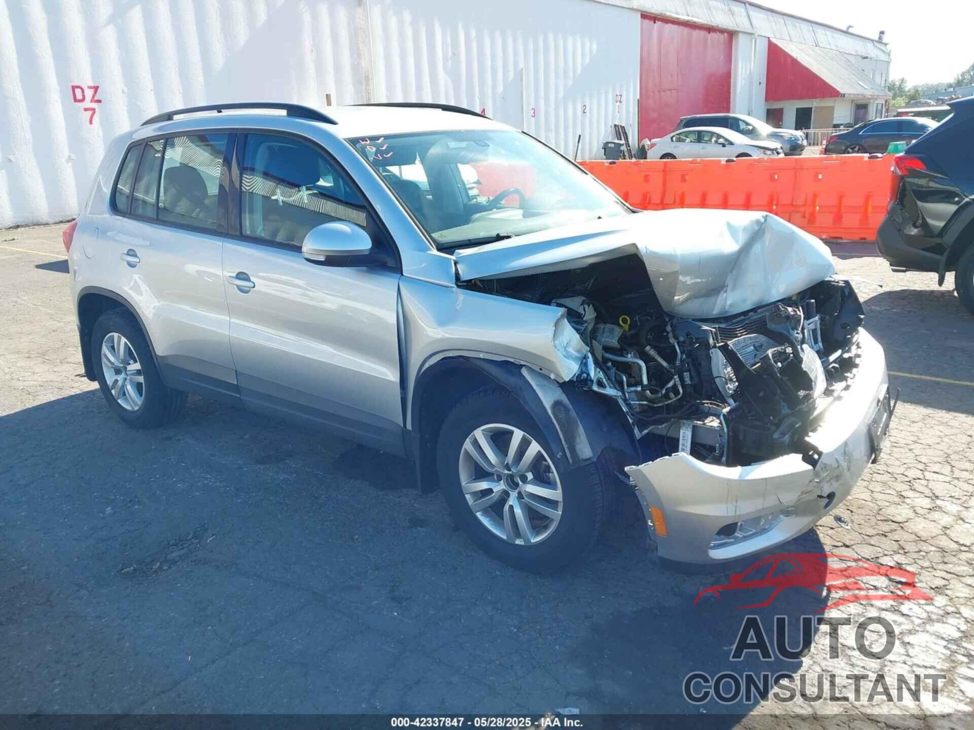 VOLKSWAGEN TIGUAN 2017 - WVGBV7AX6HK030596