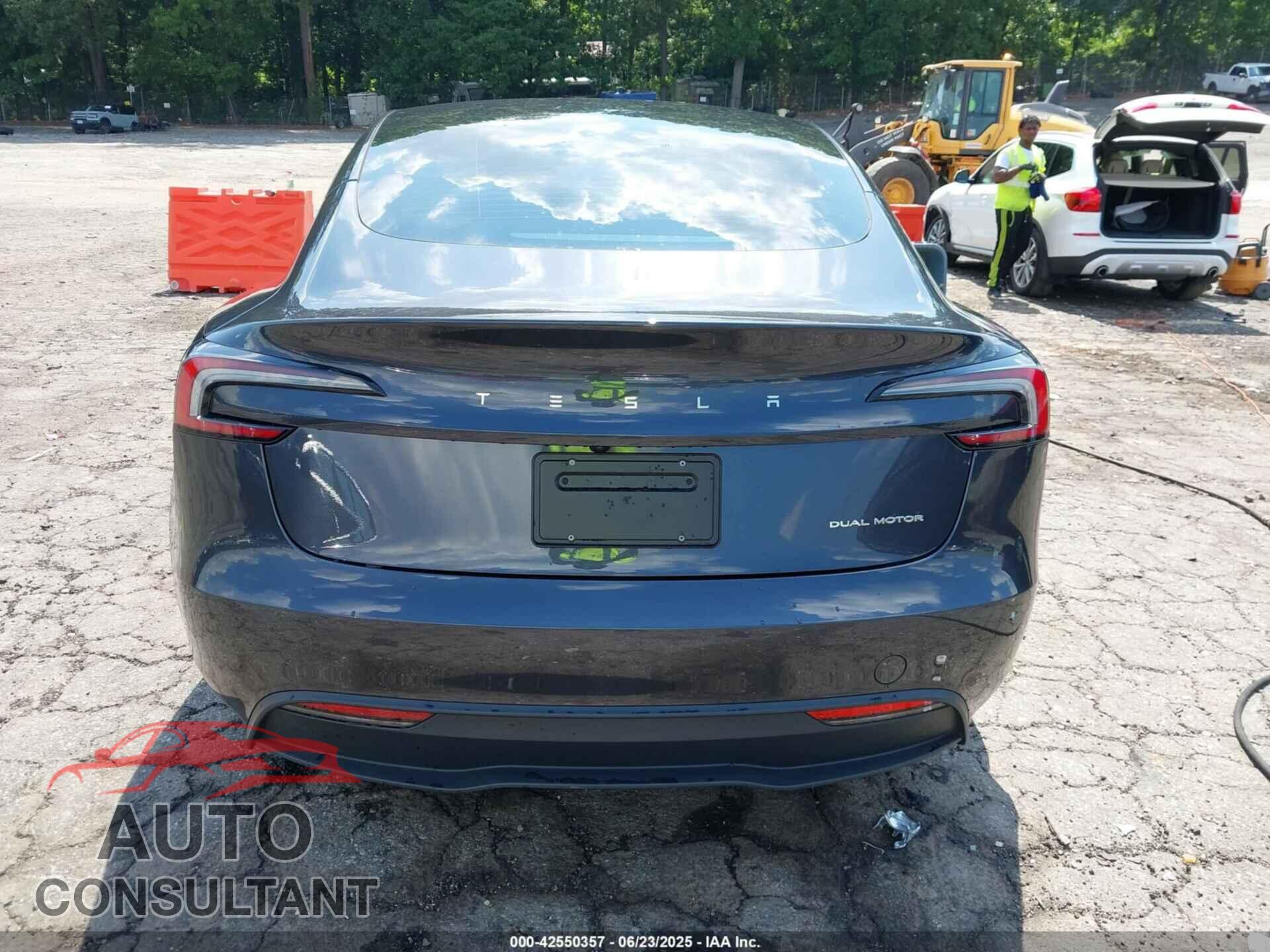 TESLA MODEL 3 2024 - 5YJ3E1EB6RF813646