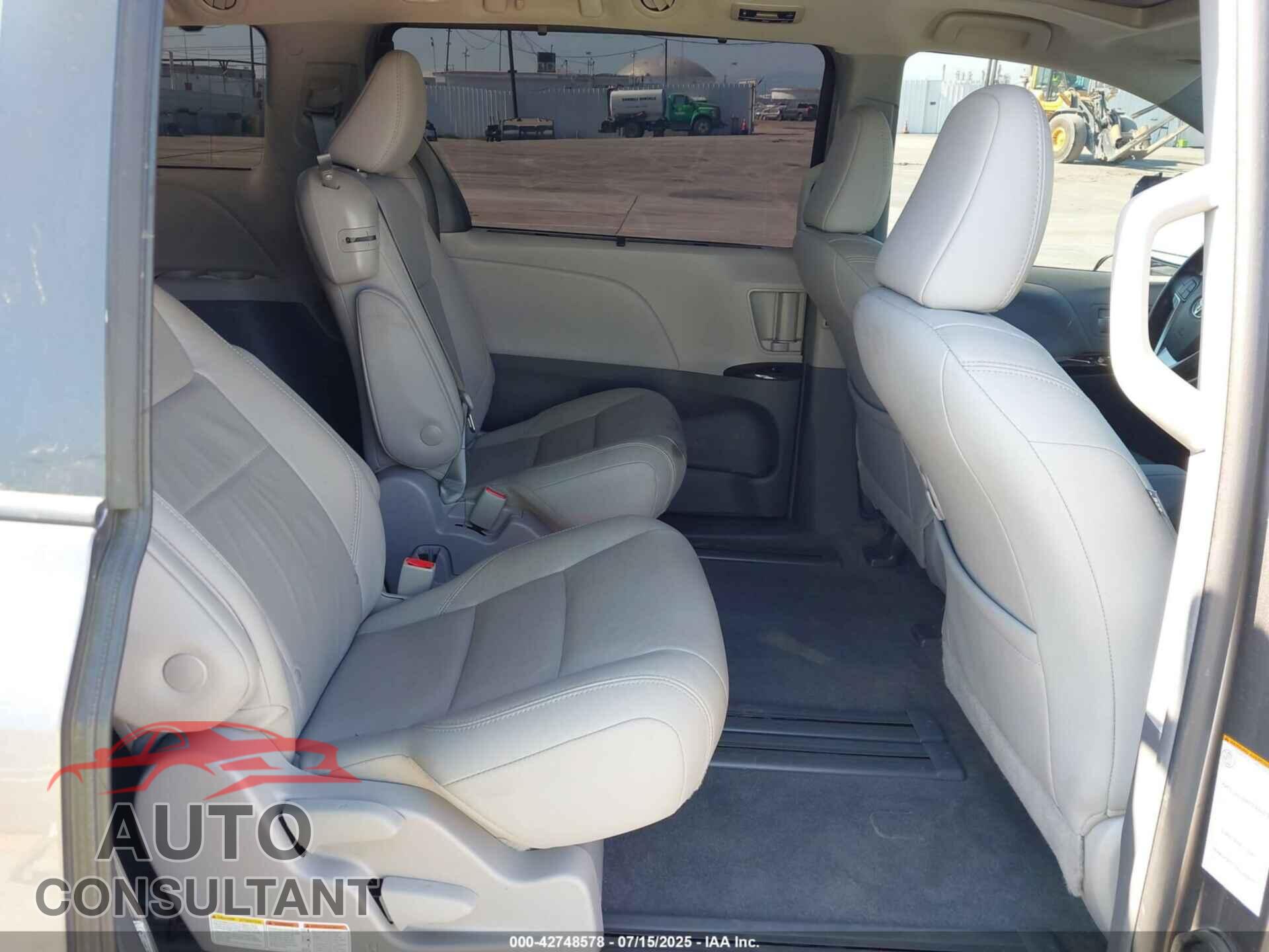 TOYOTA SIENNA 2018 - 5TDYZ3DC0JS914097