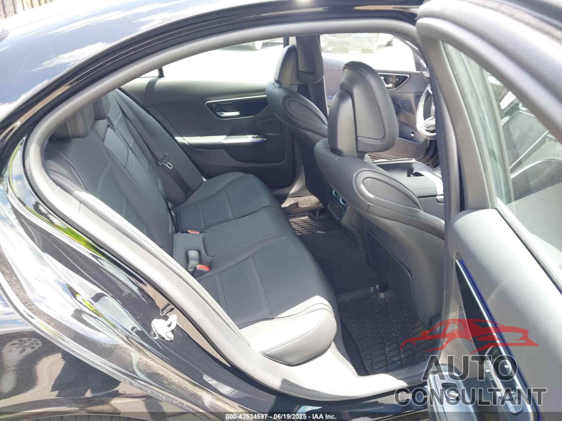 MERCEDES-BENZ C 300 2023 - W1KAF4GB7PR126398