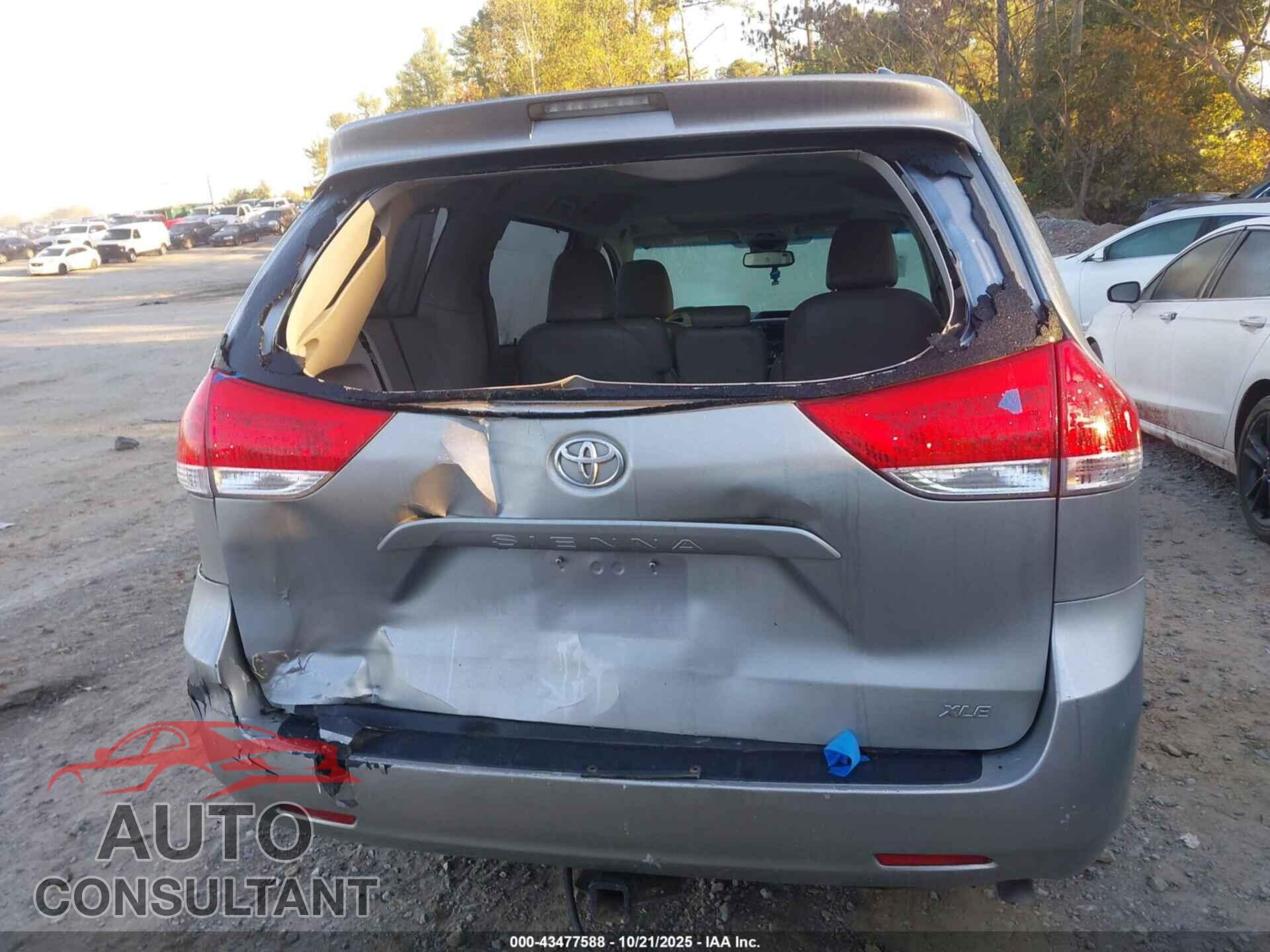 TOYOTA SIENNA 2013 - 5TDYK3DC1DS320384