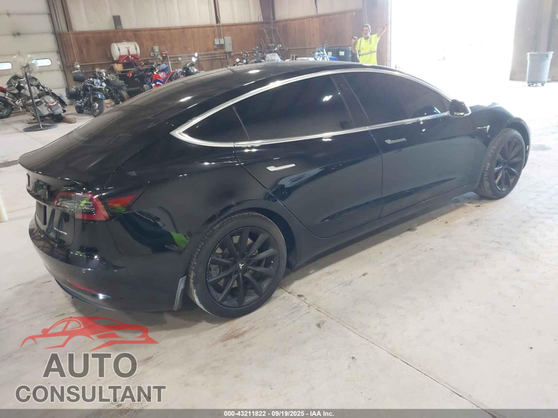 TESLA MODEL 3 2019 - 5YJ3E1EB3KF210496