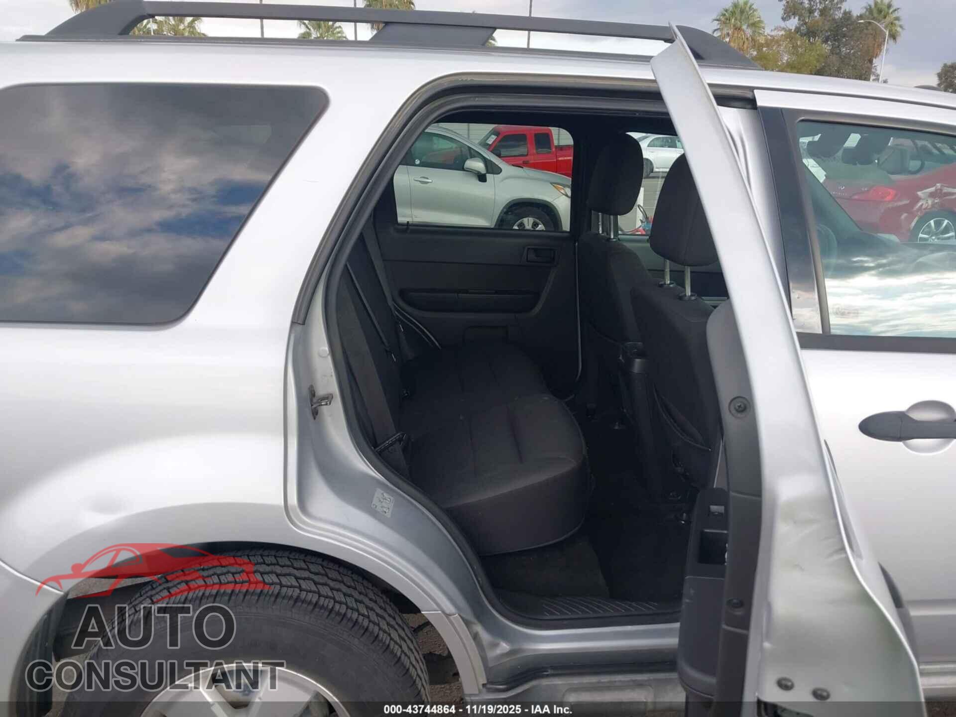 FORD ESCAPE 2011 - 1FMCU0DG2BKC10885