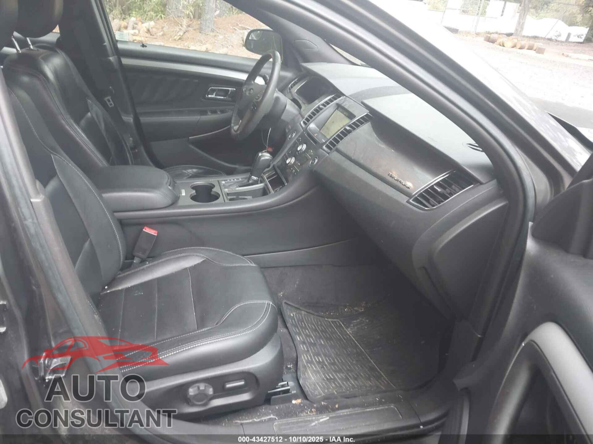 FORD TAURUS 2018 - 1FAHP2E81JG102947