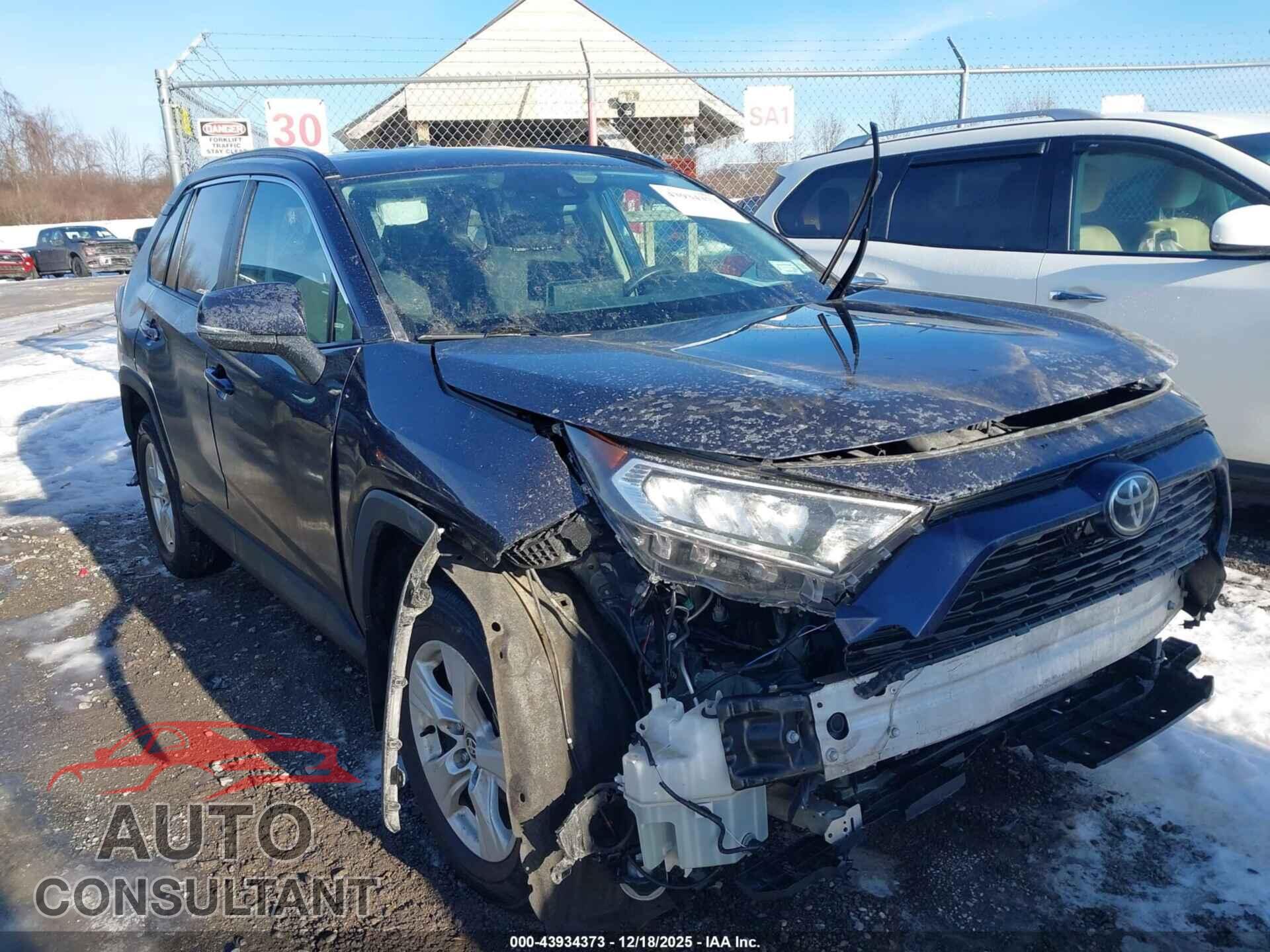 TOYOTA RAV4 2021 - JTMP1RFVXMD069375