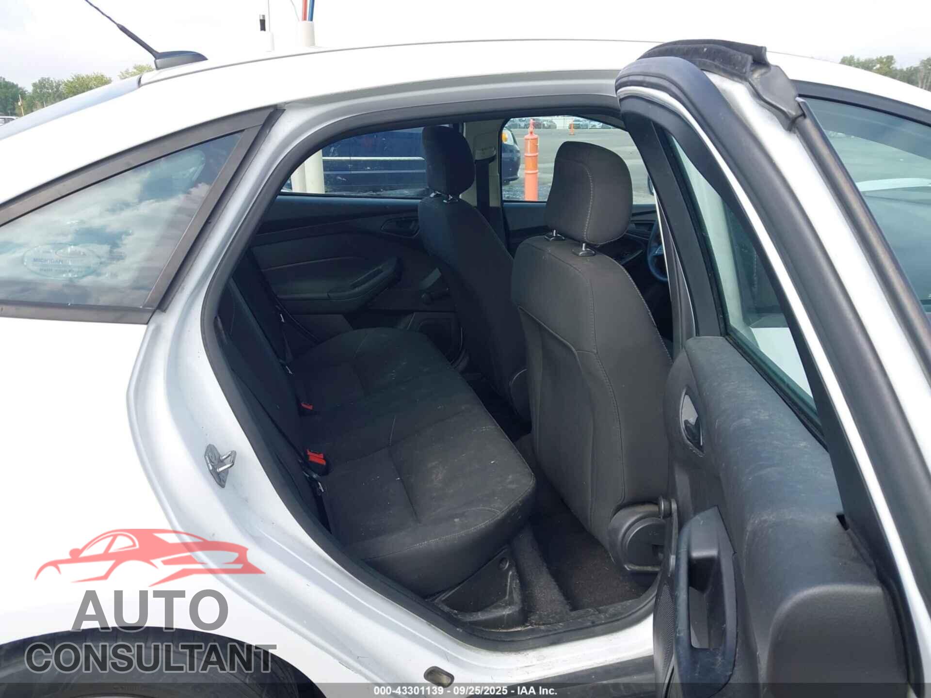 FORD FOCUS 2016 - 1FADP3E27GL325669