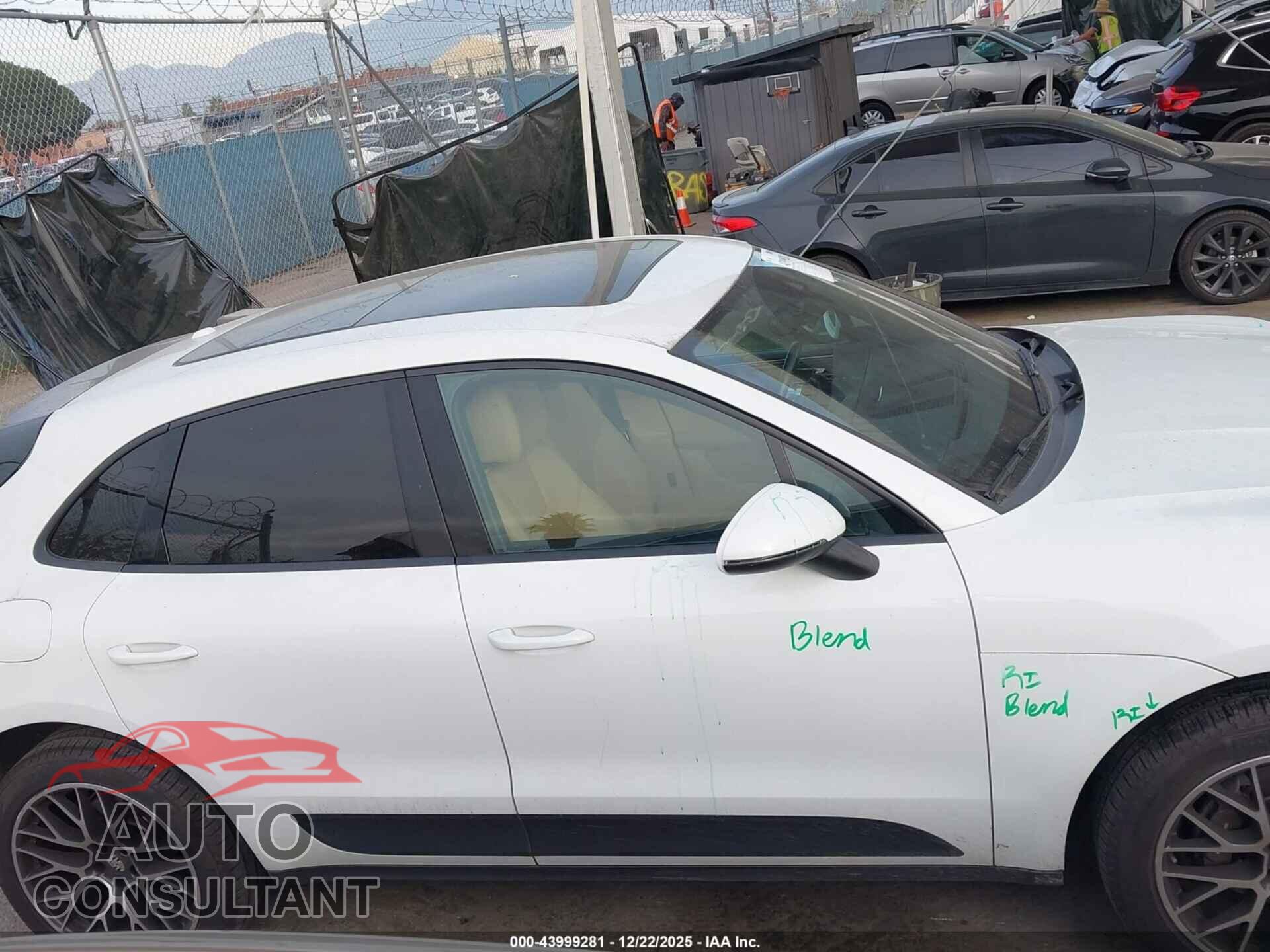 PORSCHE MACAN 2017 - WP1AA2A52HLB09303