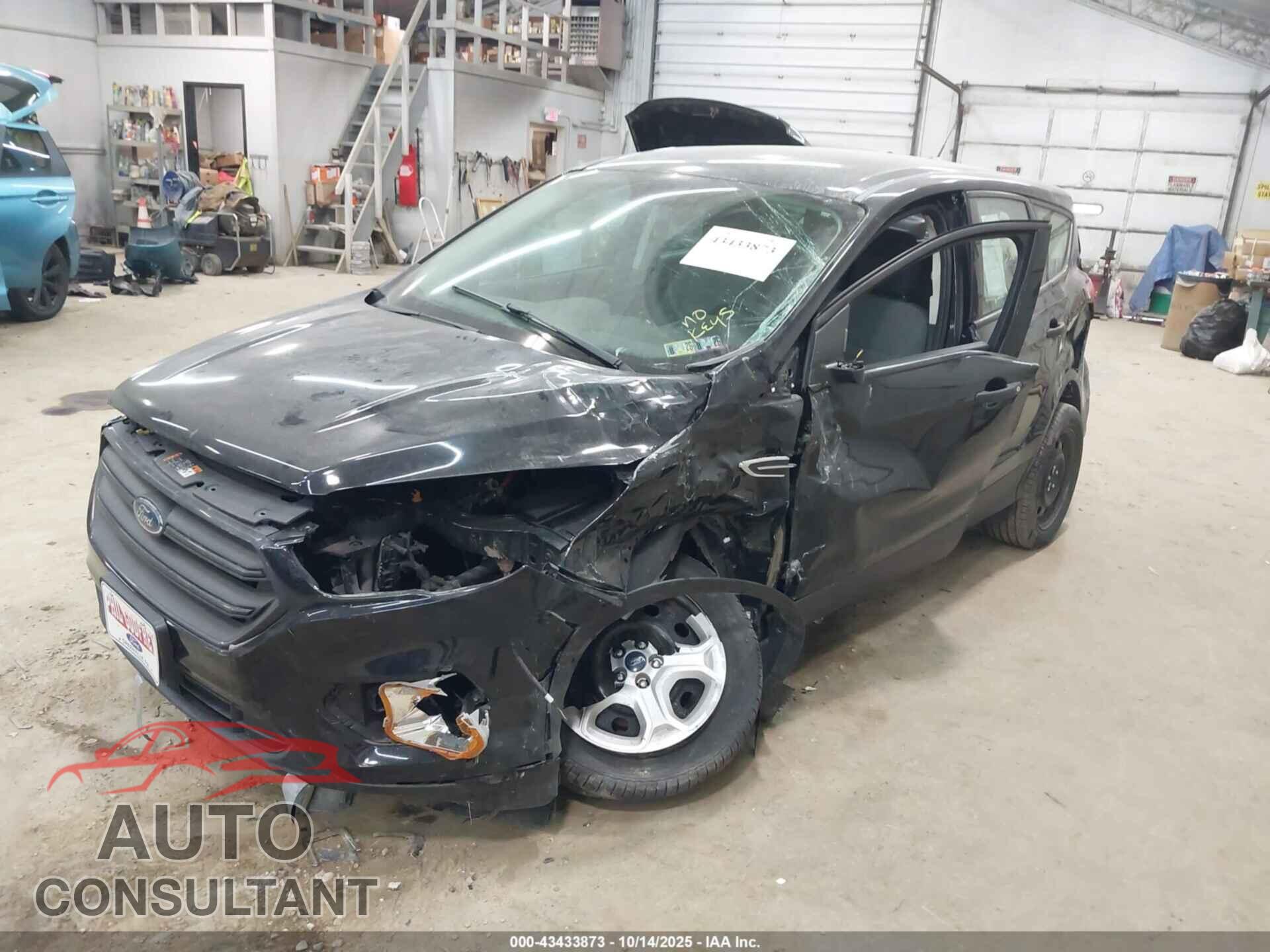FORD ESCAPE 2017 - 1FMCU0F75HUD60080