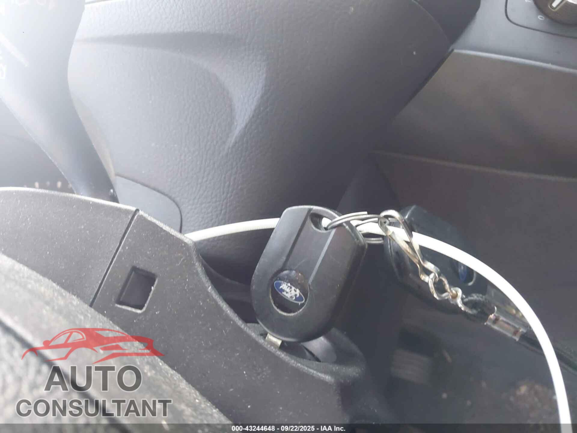 FORD FOCUS 2015 - 1FADP3F28FL208020