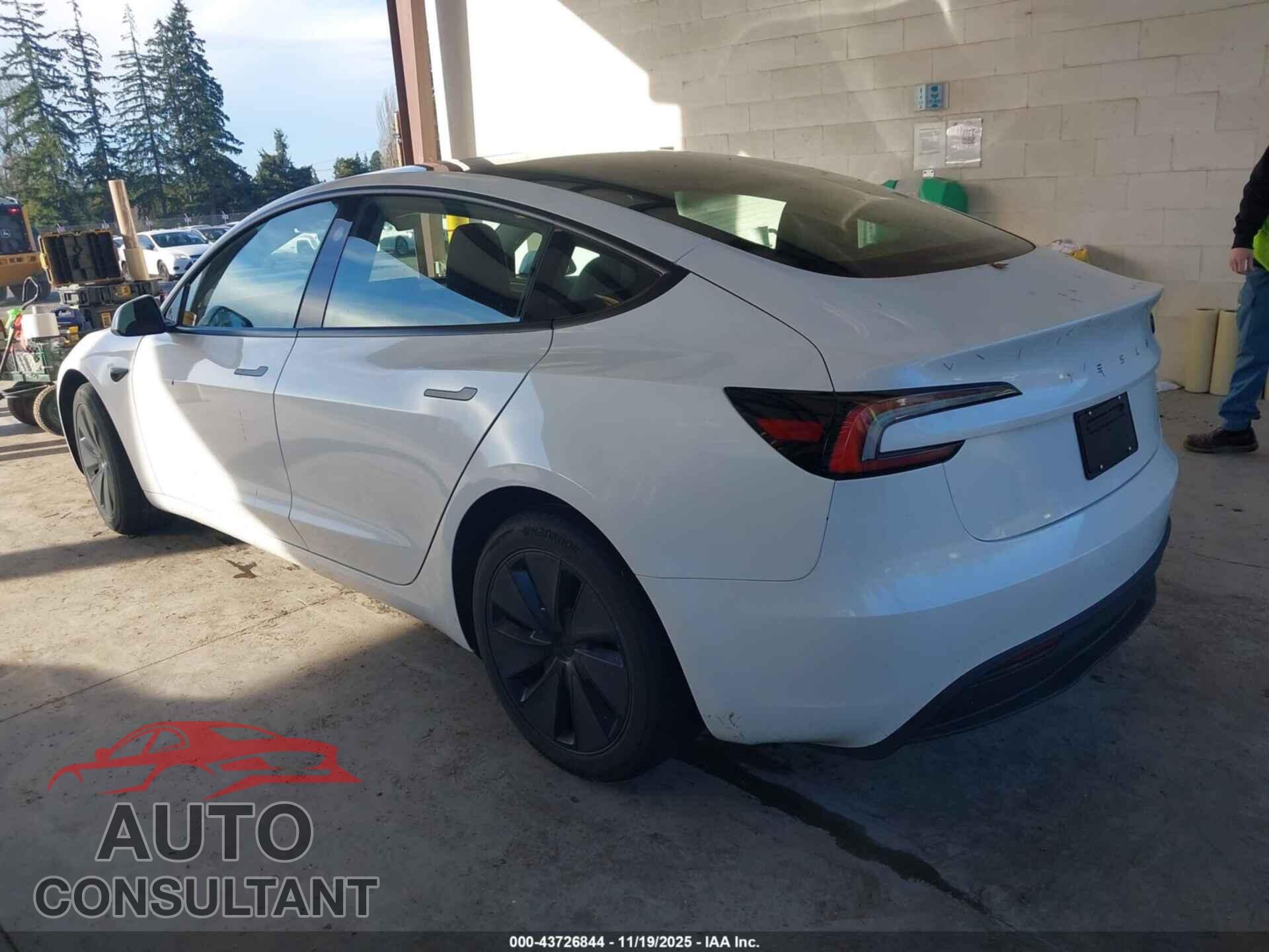 TESLA MODEL 3 2024 - 5YJ3E1EA9RF866476