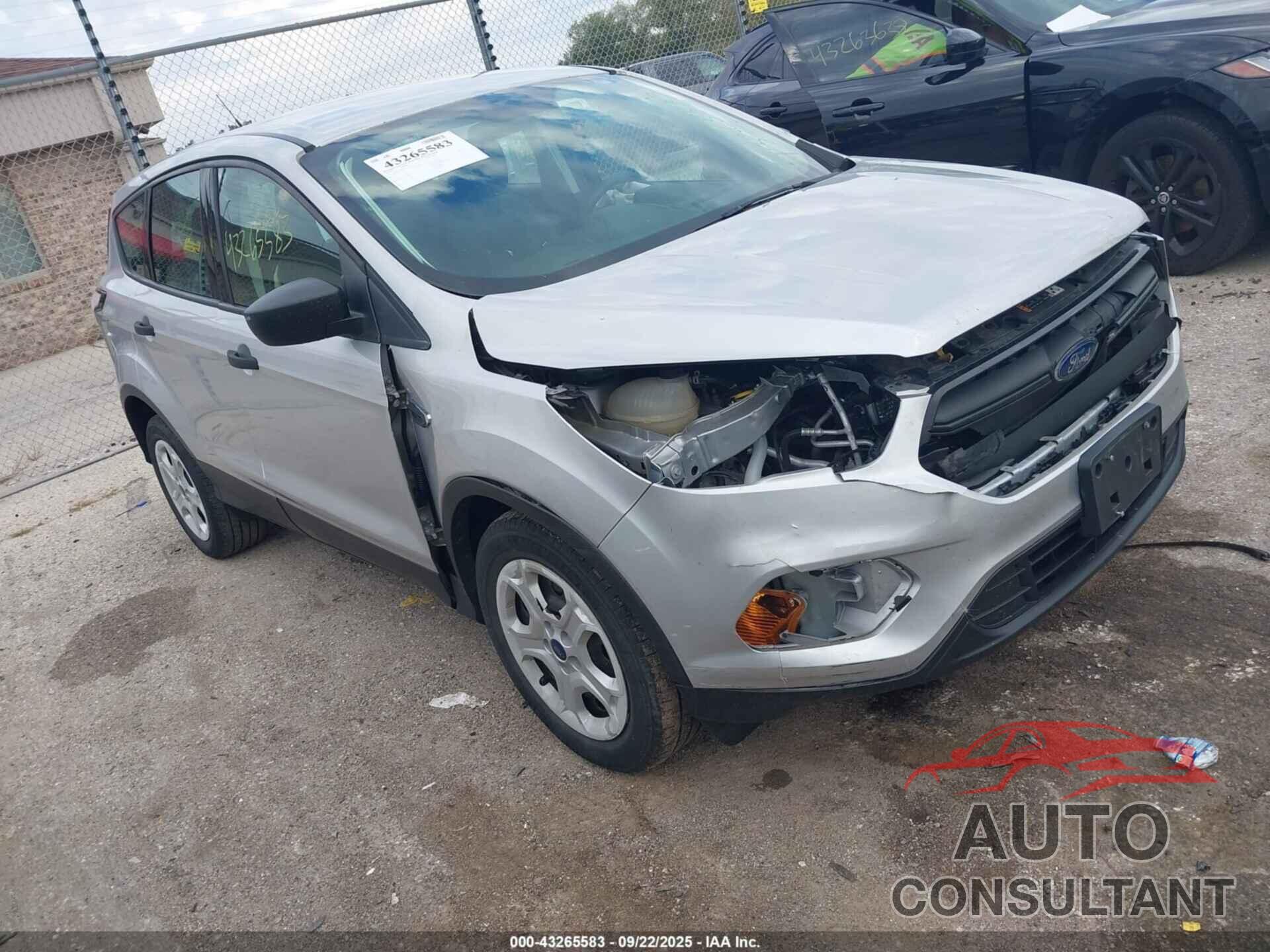 FORD ESCAPE 2017 - 1FMCU0F75HUC05531