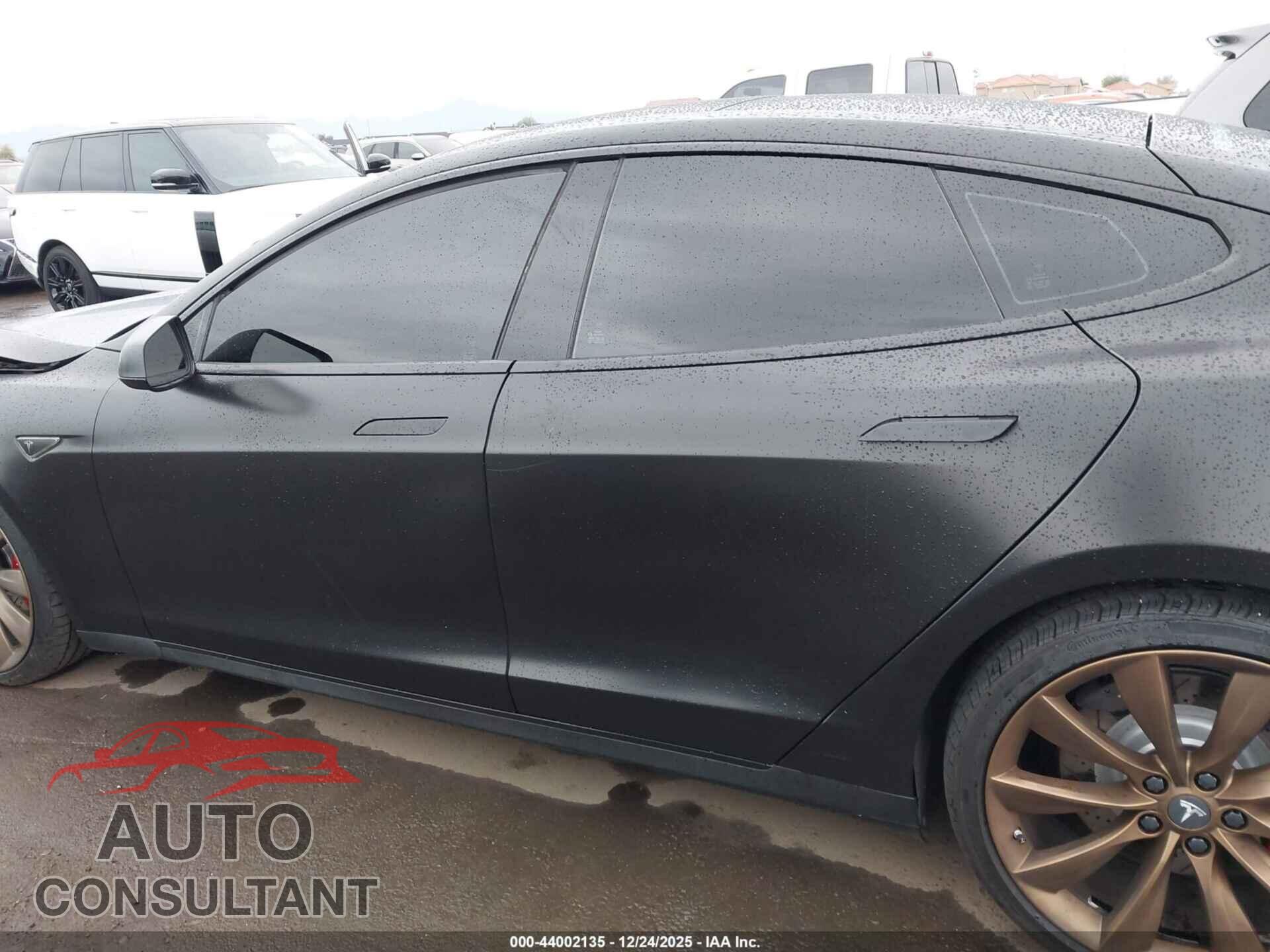 TESLA MODEL S 2015 - 5YJSA1E25FF118321