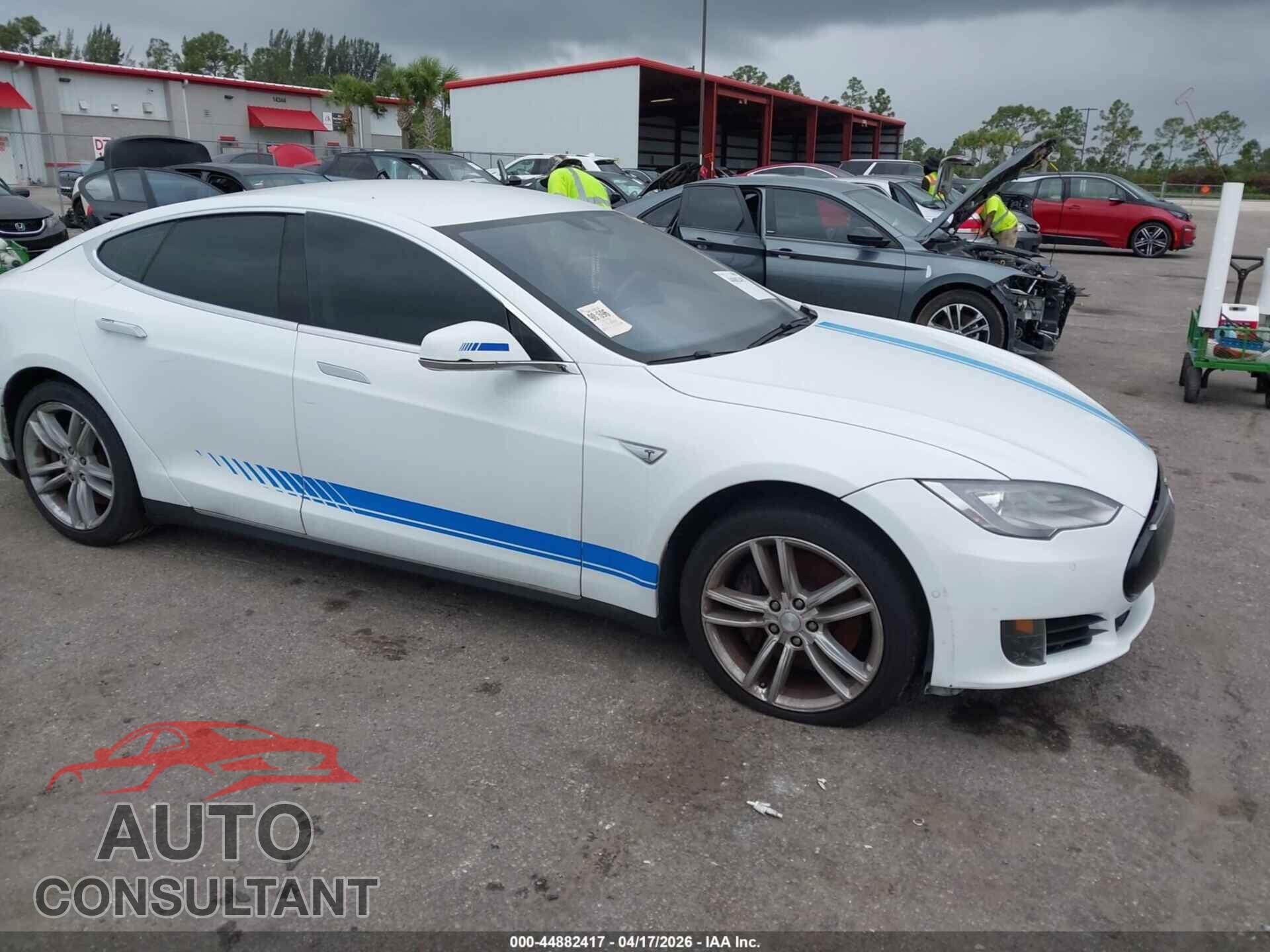 TESLA MODEL S 2015 - 5YJSA1E17FF101950