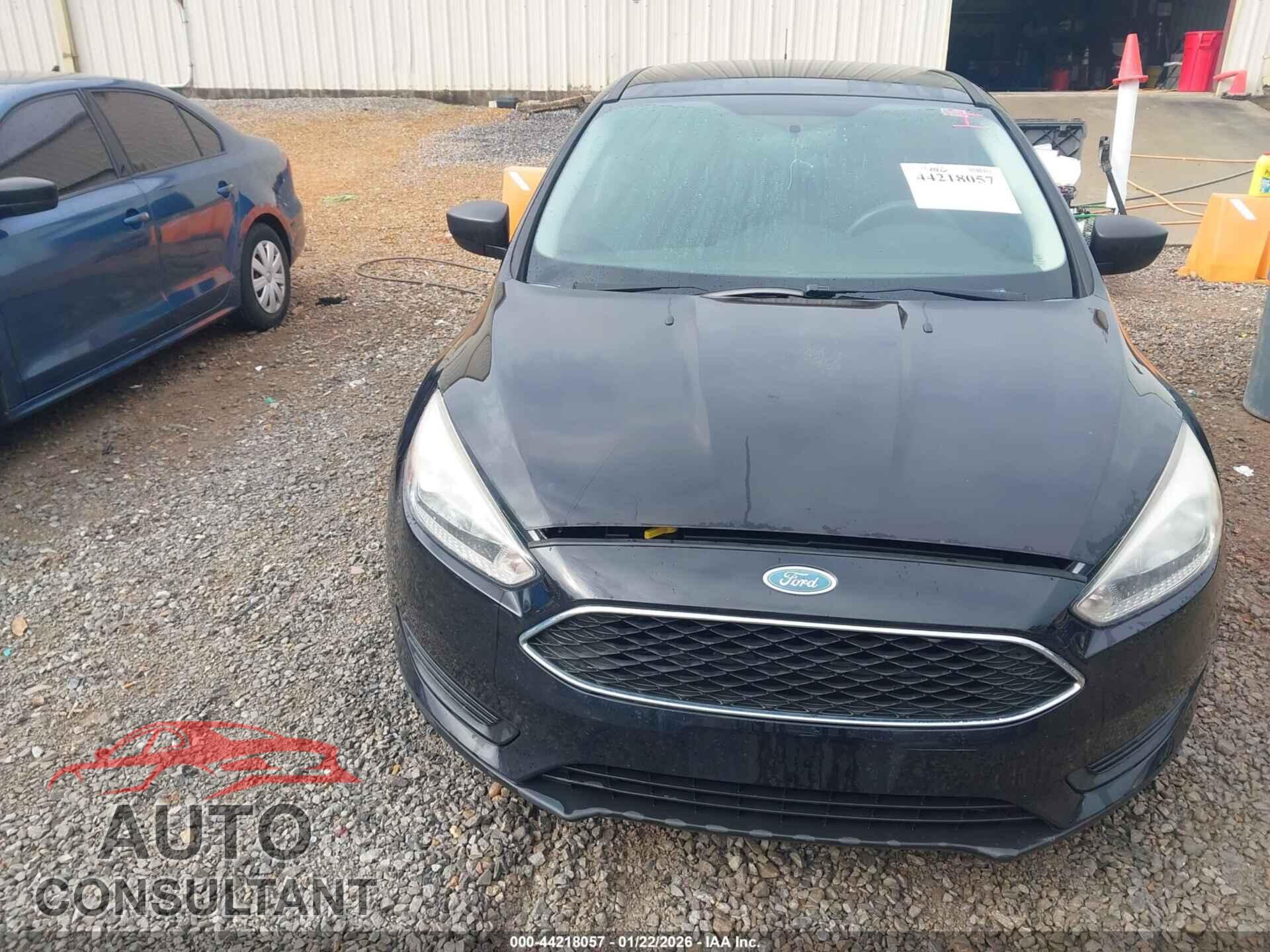 FORD FOCUS 2017 - 1FADP3E28HL338481
