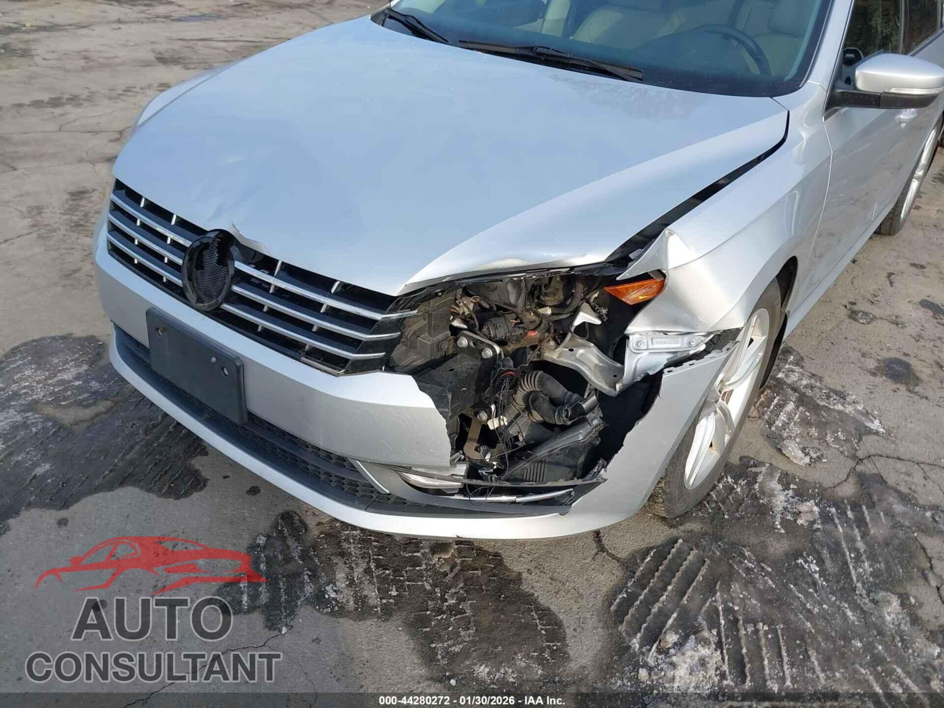 VOLKSWAGEN PASSAT 2015 - 1VWCV7A3XFC051882