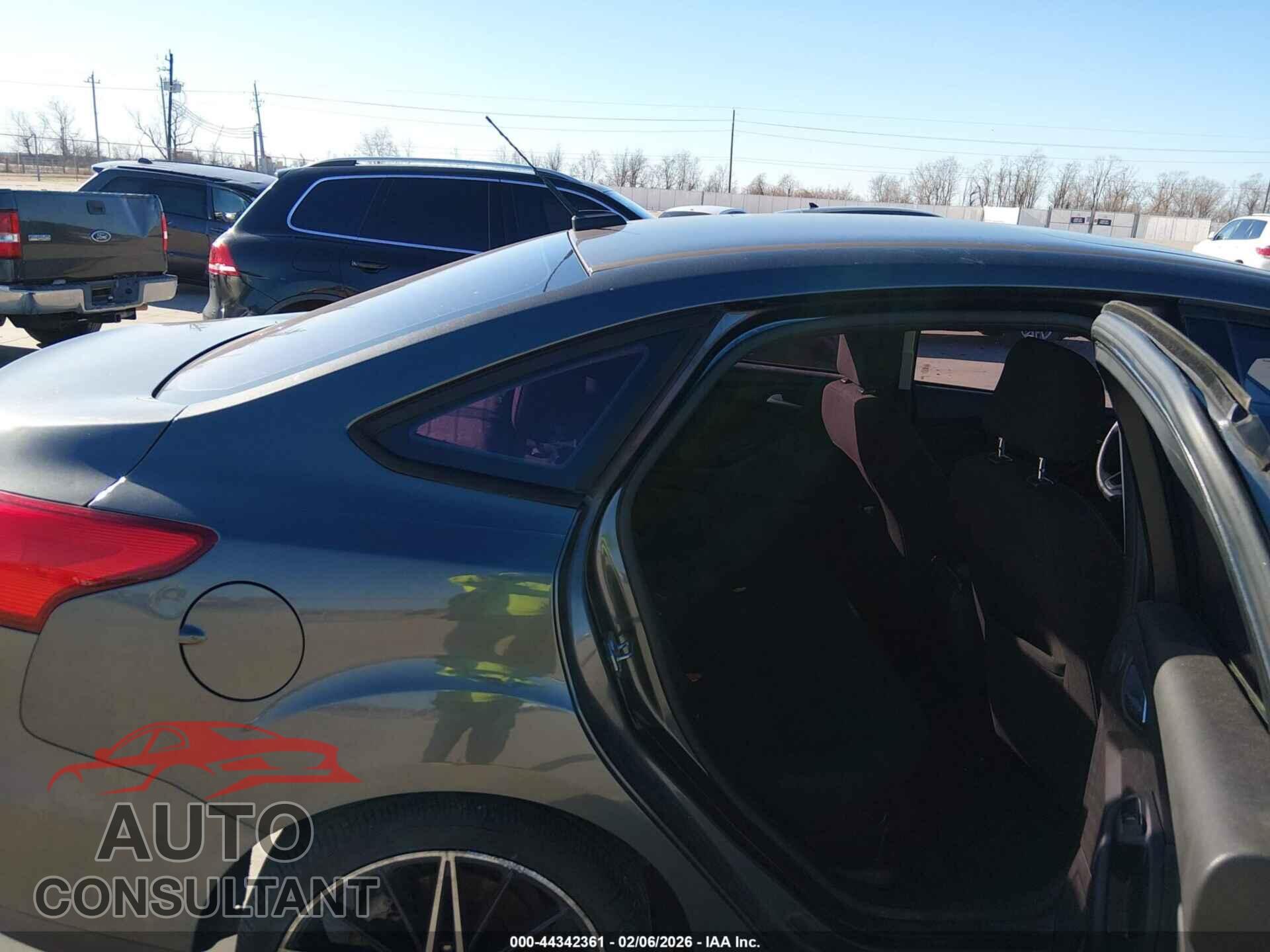 FORD FOCUS 2017 - 1FADP3H2XHL270826