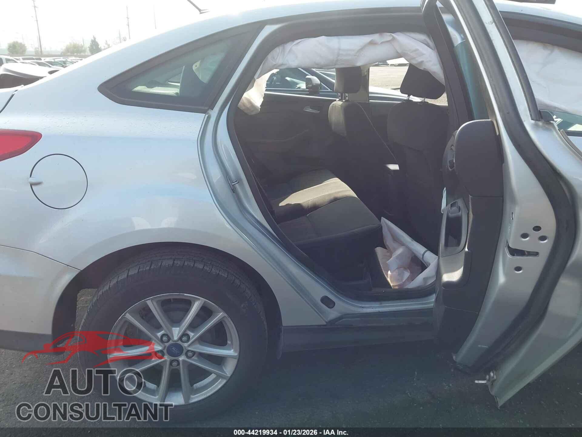 FORD FOCUS 2016 - 1FADP3F28GL351373
